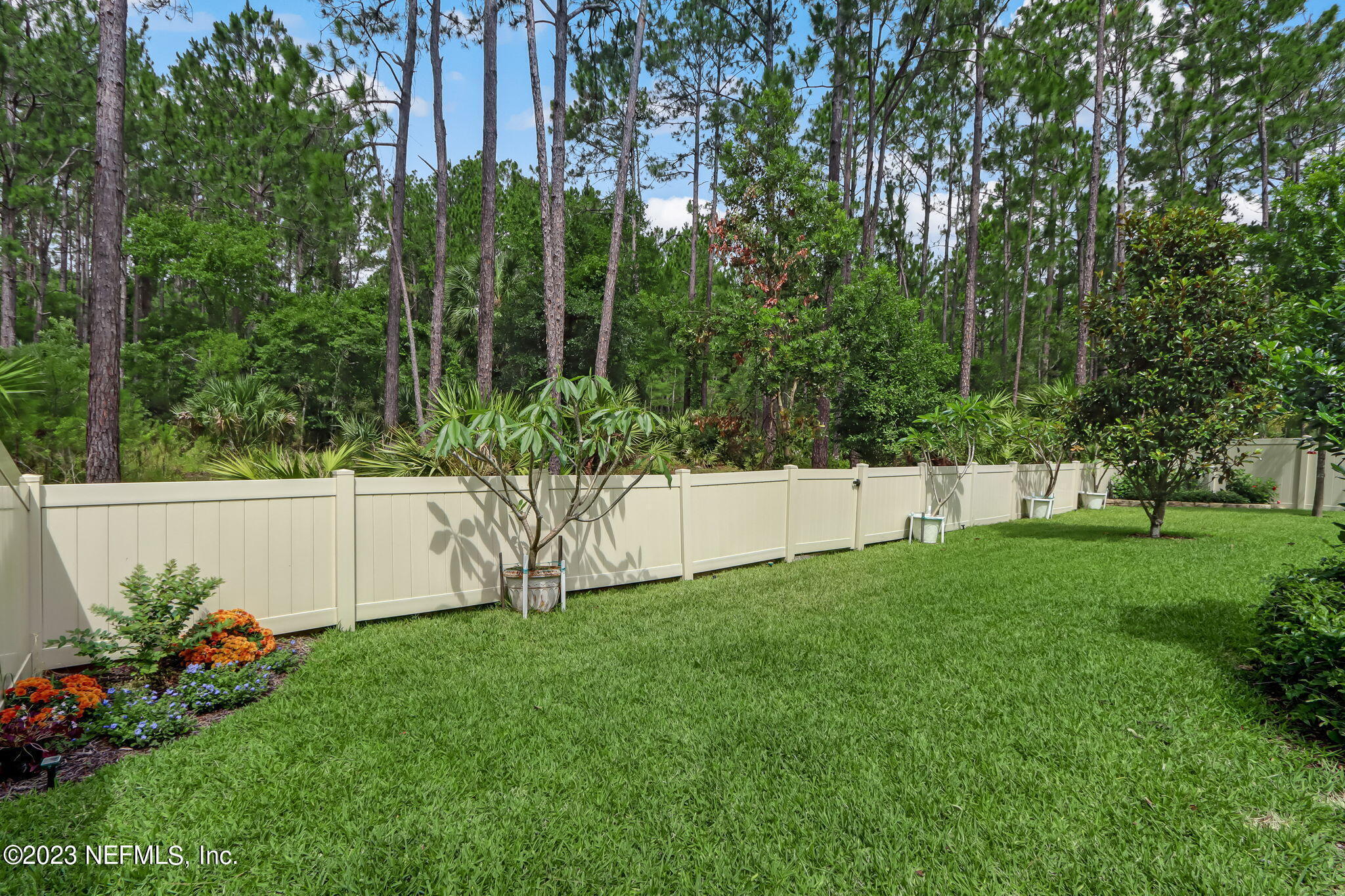 484 GLORIETA Drive