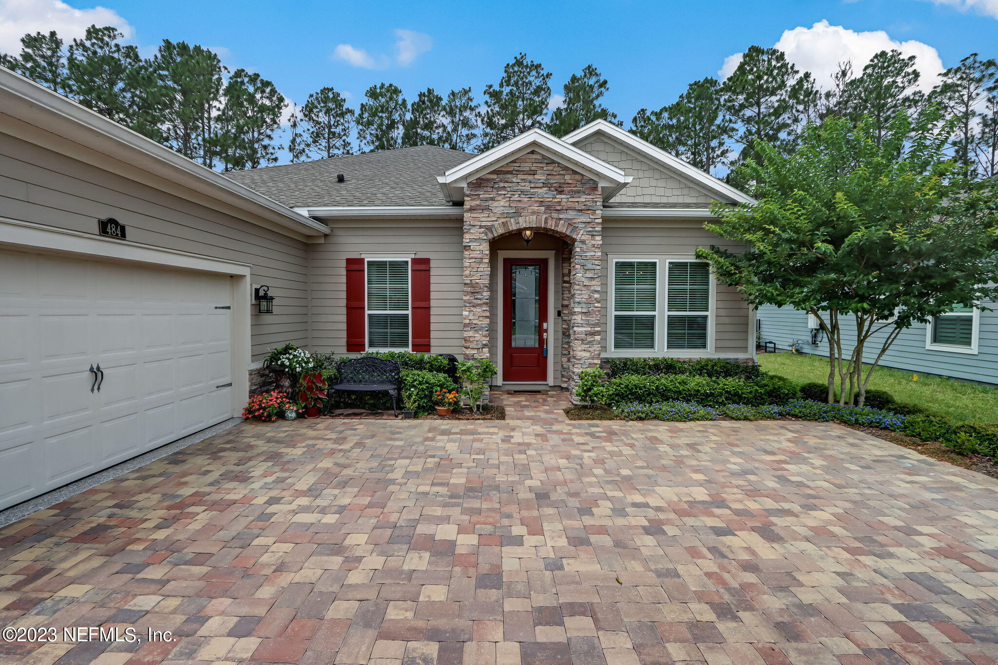 484 GLORIETA Drive