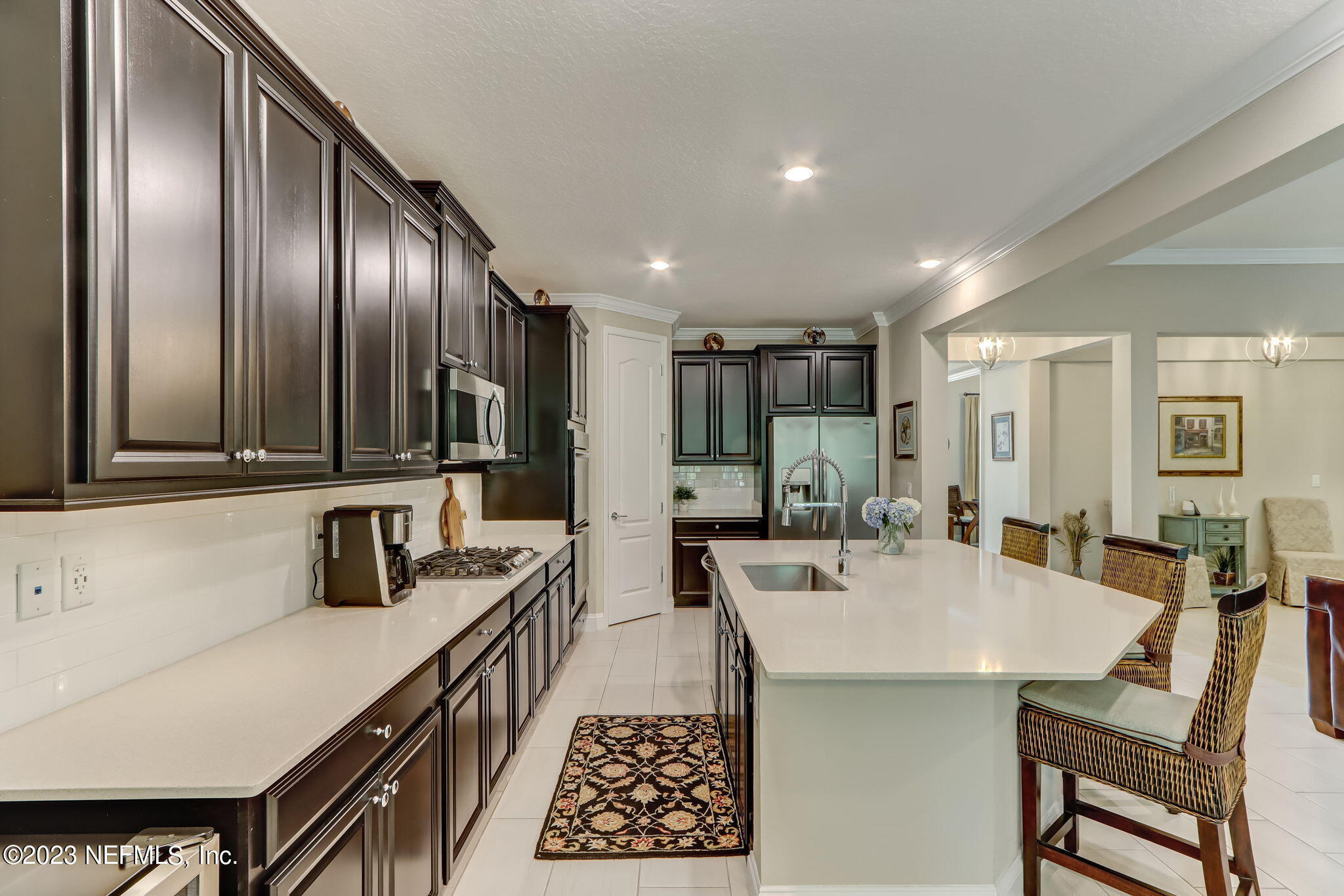 484 GLORIETA Drive