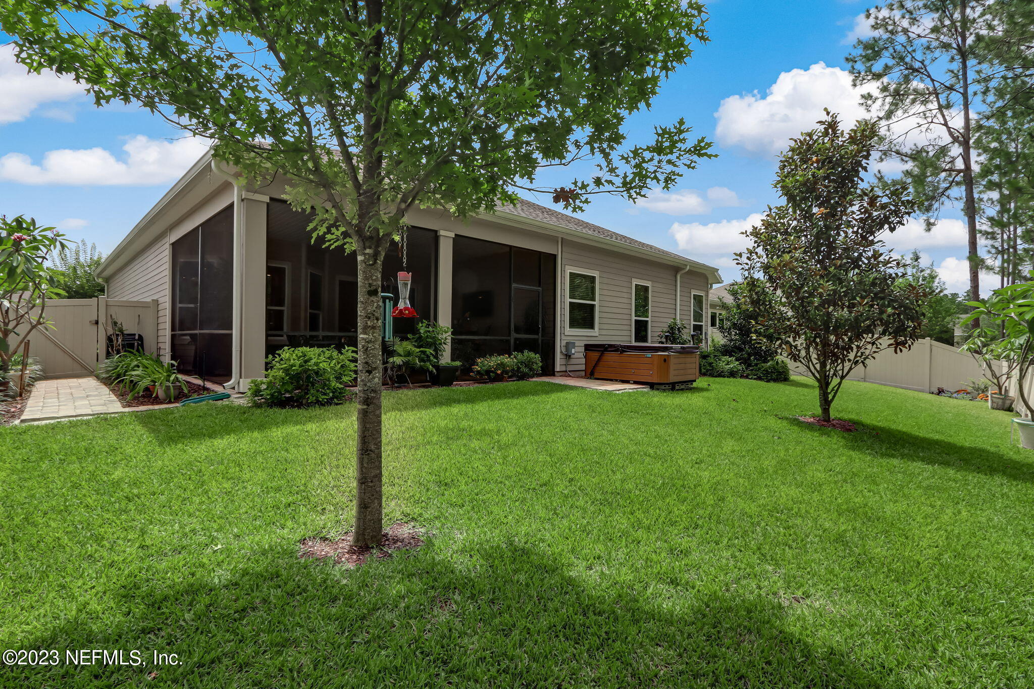 484 GLORIETA Drive