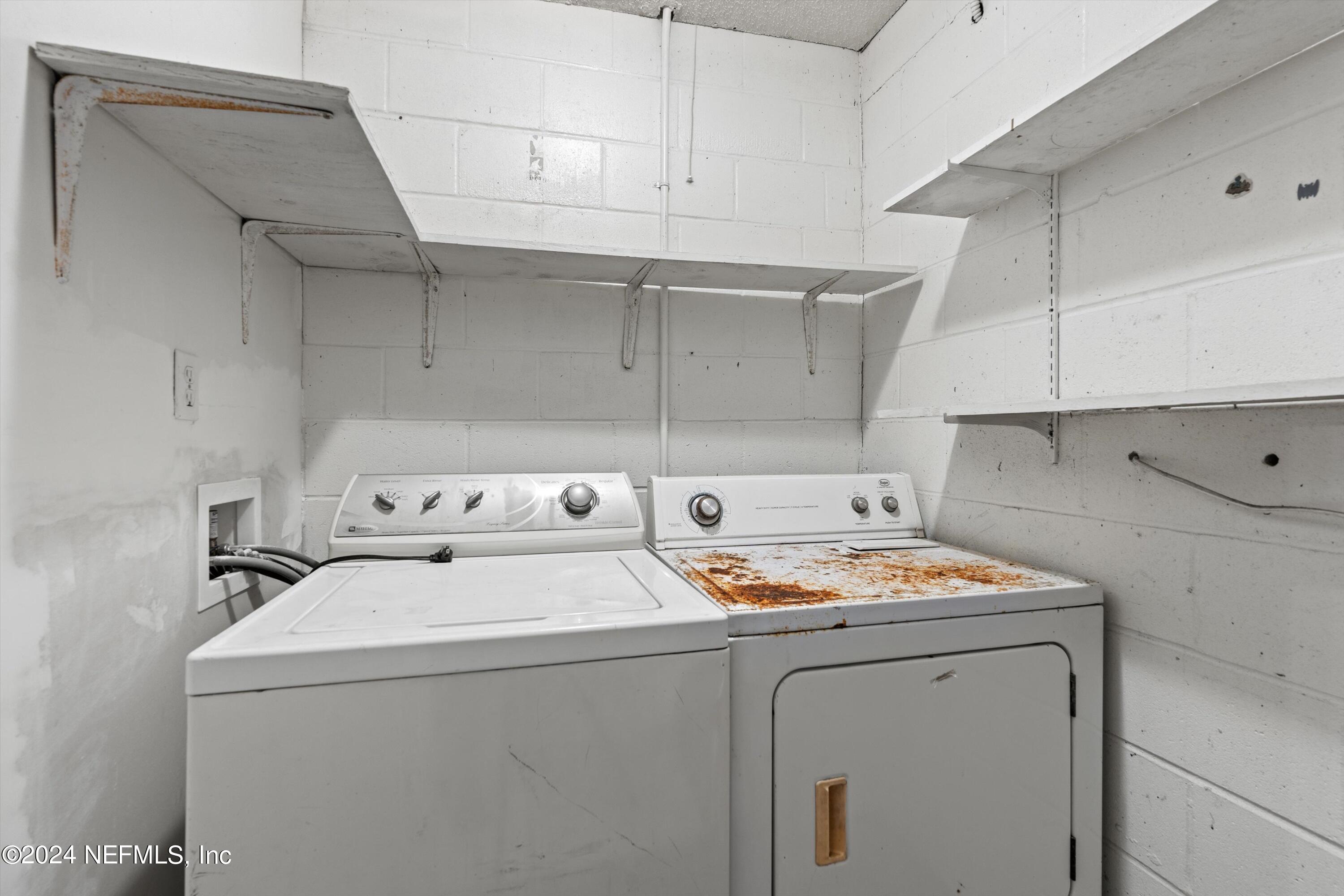 8445 PINEVERDE Lane