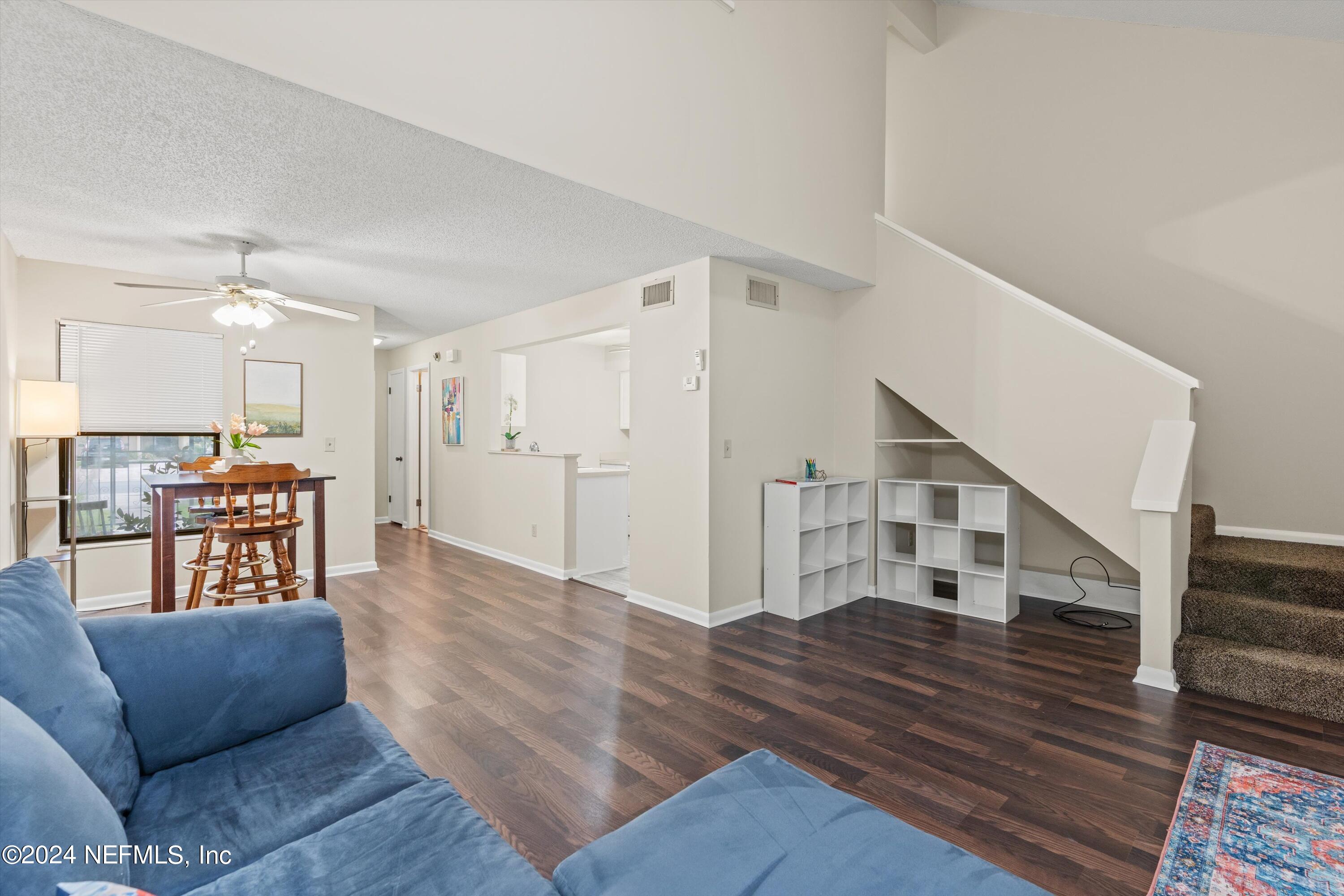 8445 PINEVERDE Lane