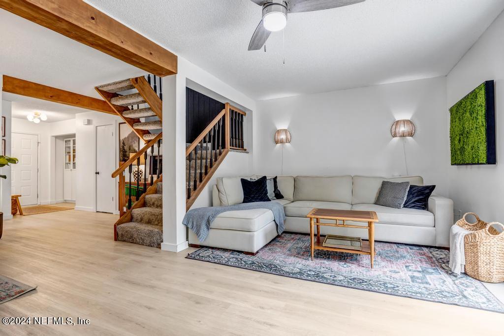 3013 COBBLEWOOD Lane E