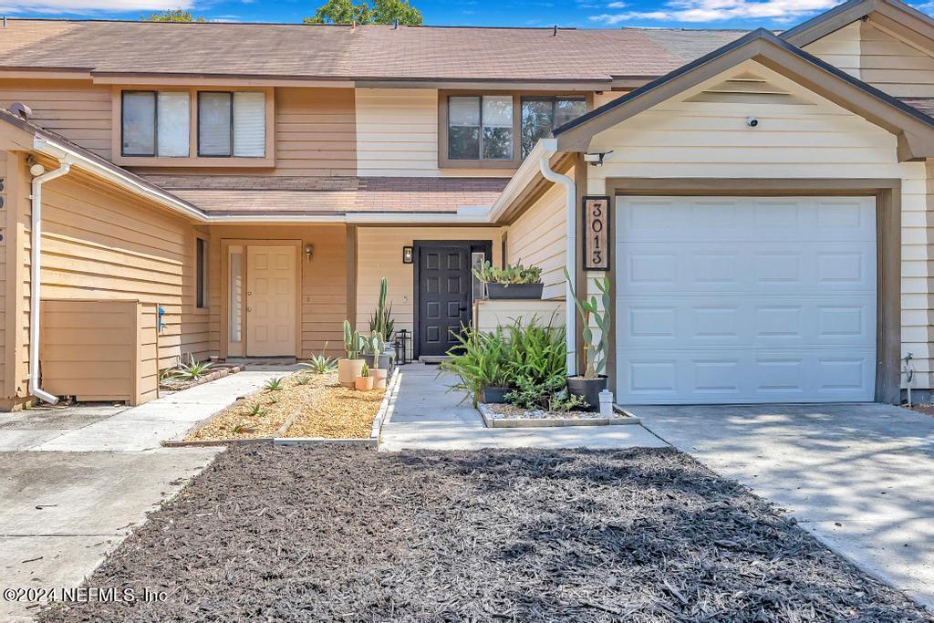 3013 COBBLEWOOD Lane E