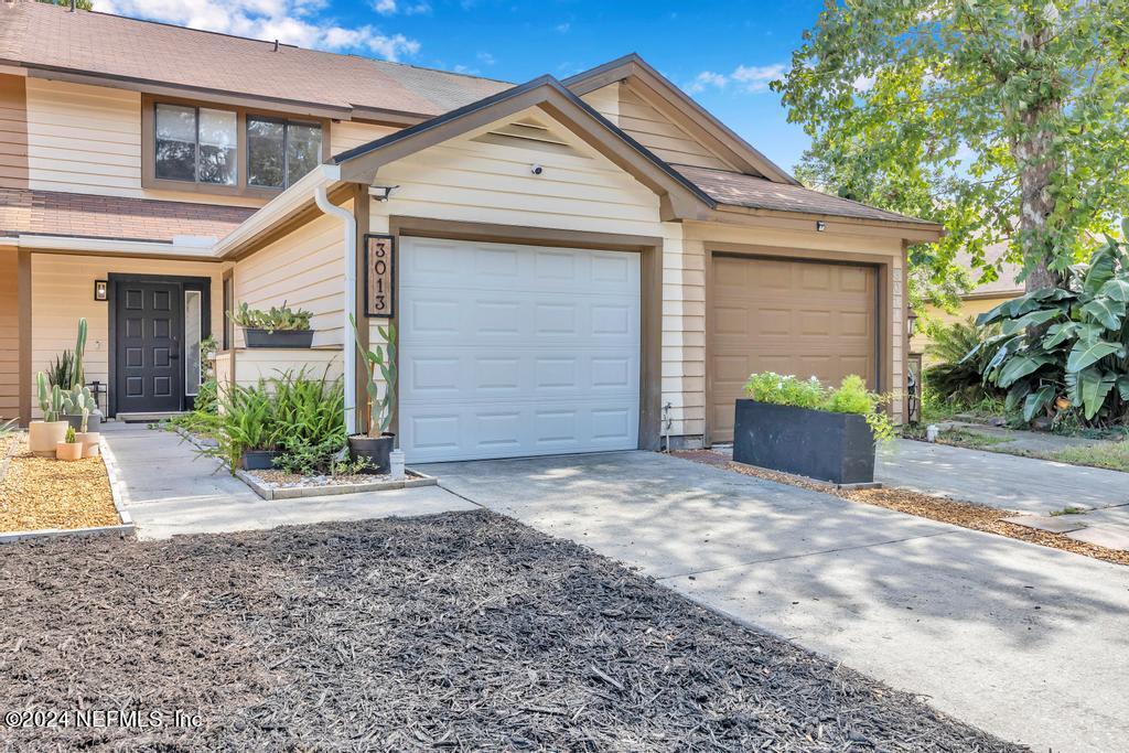 3013 COBBLEWOOD Lane E