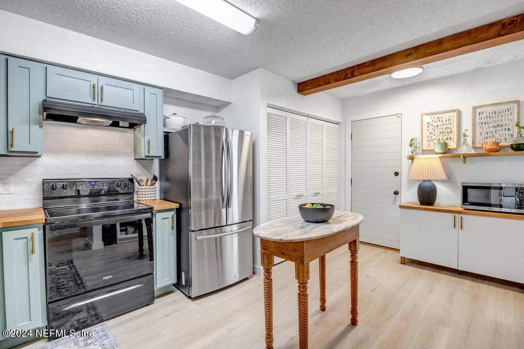 3013 COBBLEWOOD Lane E