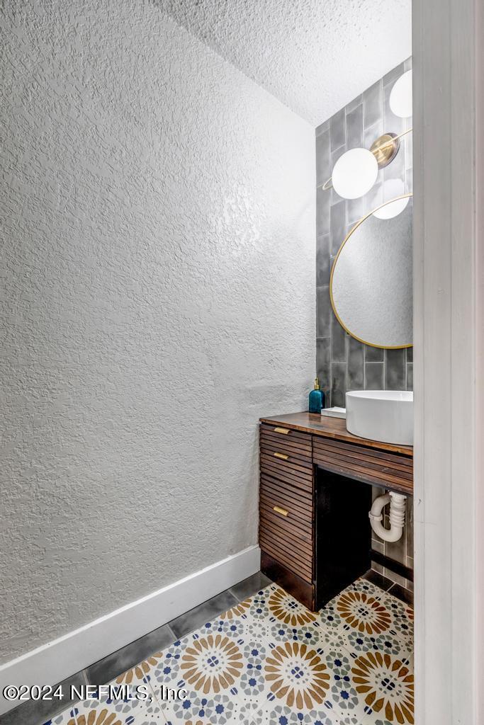 3013 COBBLEWOOD Lane E