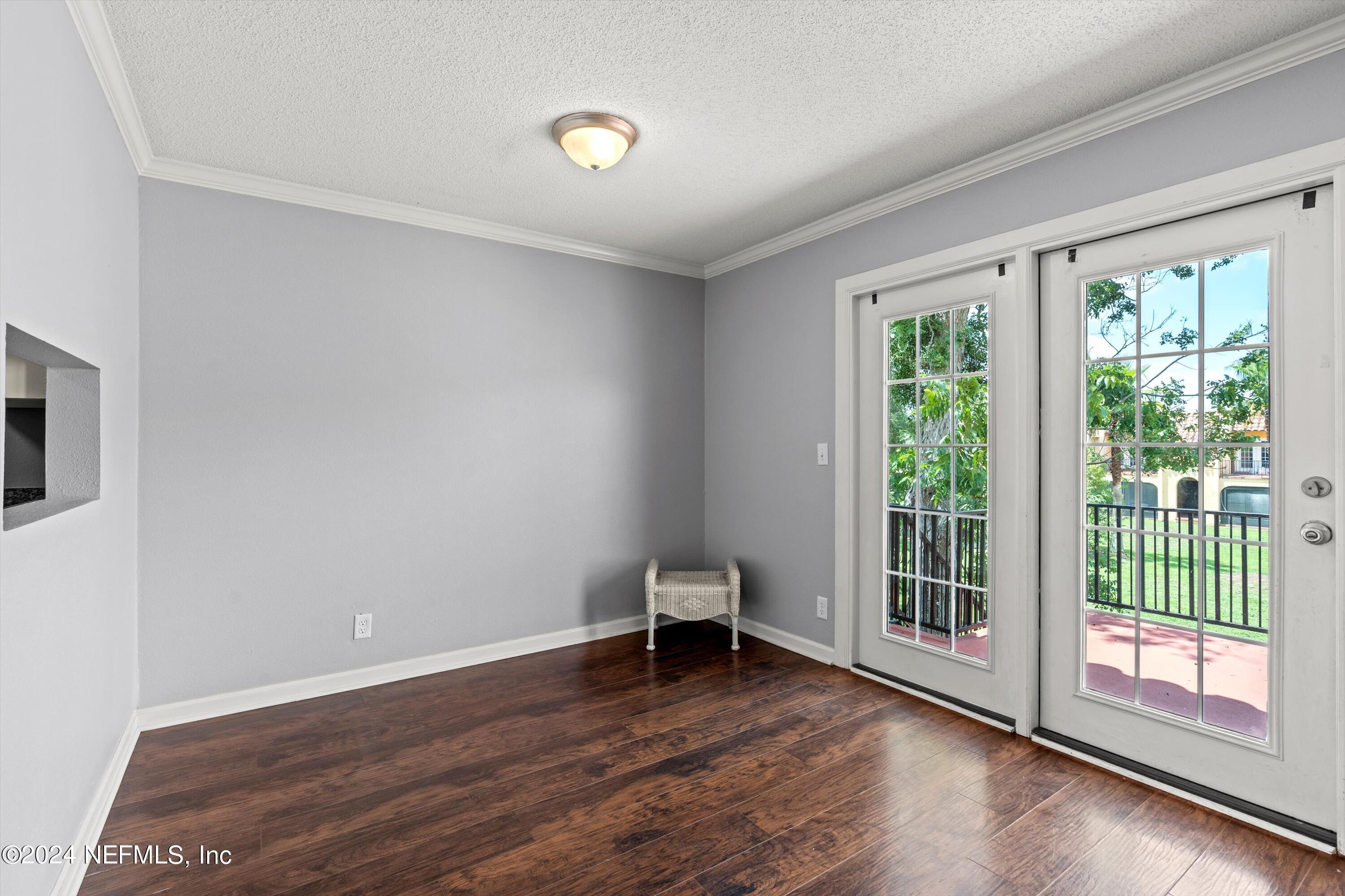 6646 LA MIRADA Drive E, 4