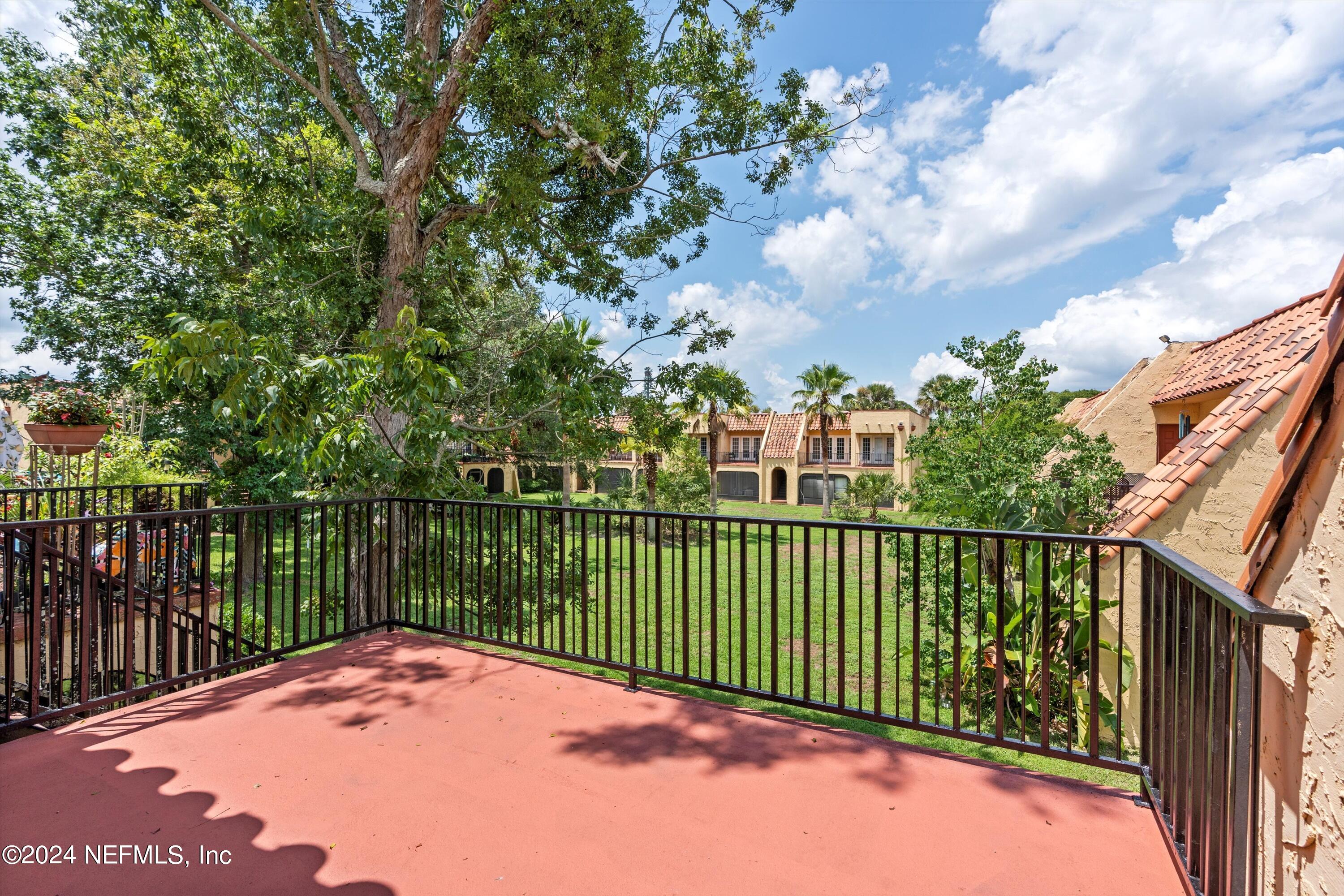 6646 LA MIRADA Drive E, 4