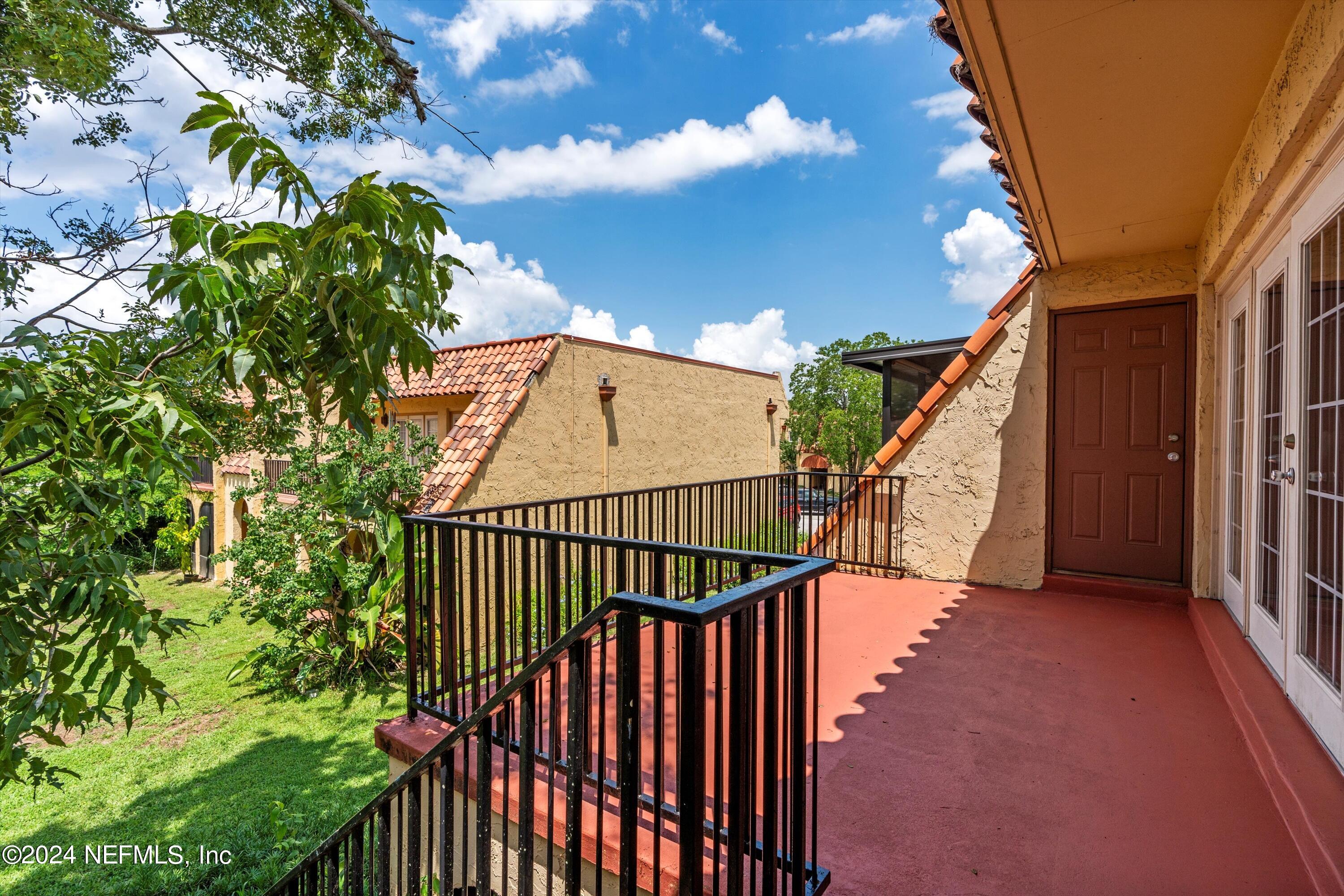 6646 LA MIRADA Drive E, 4