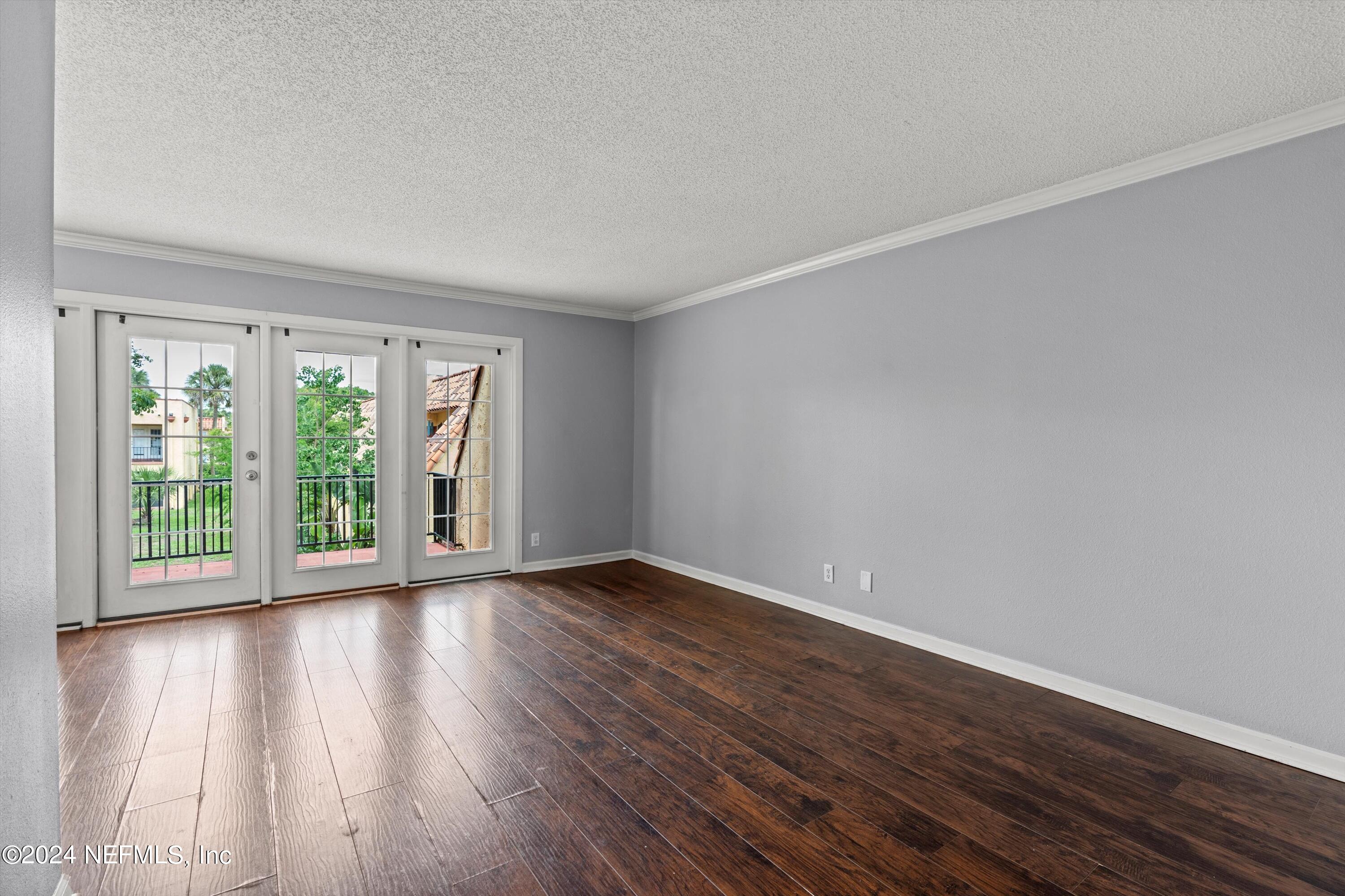 6646 LA MIRADA Drive E, 4