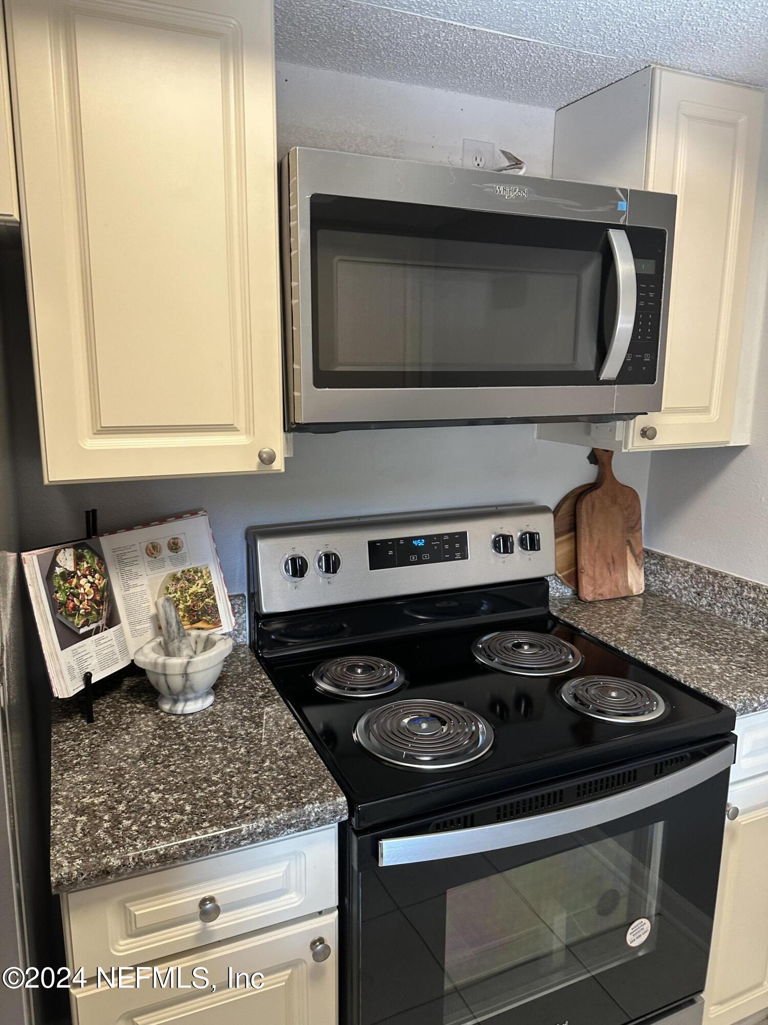 6646 LA MIRADA Drive E, 4