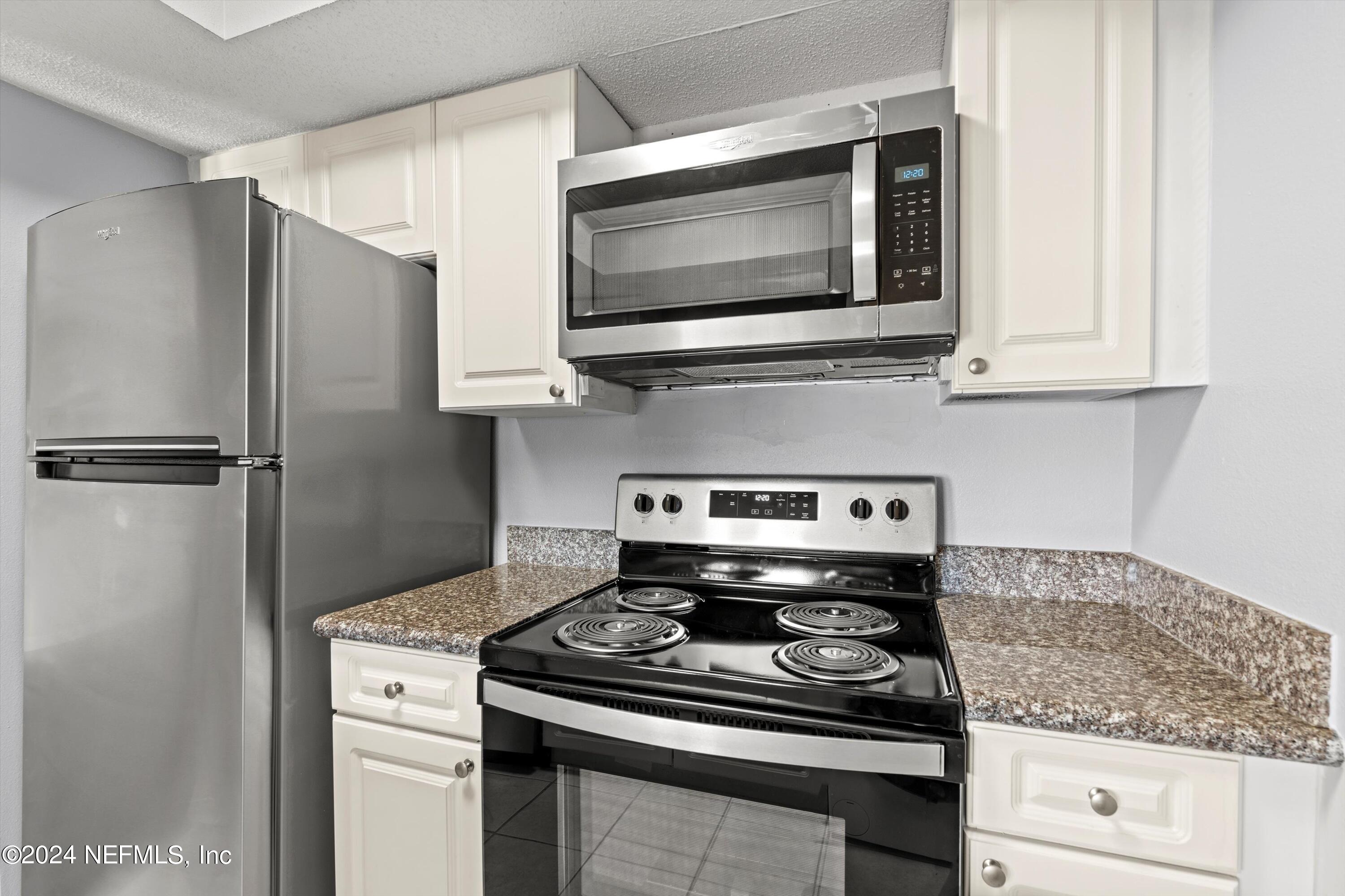 6646 LA MIRADA Drive E, 4