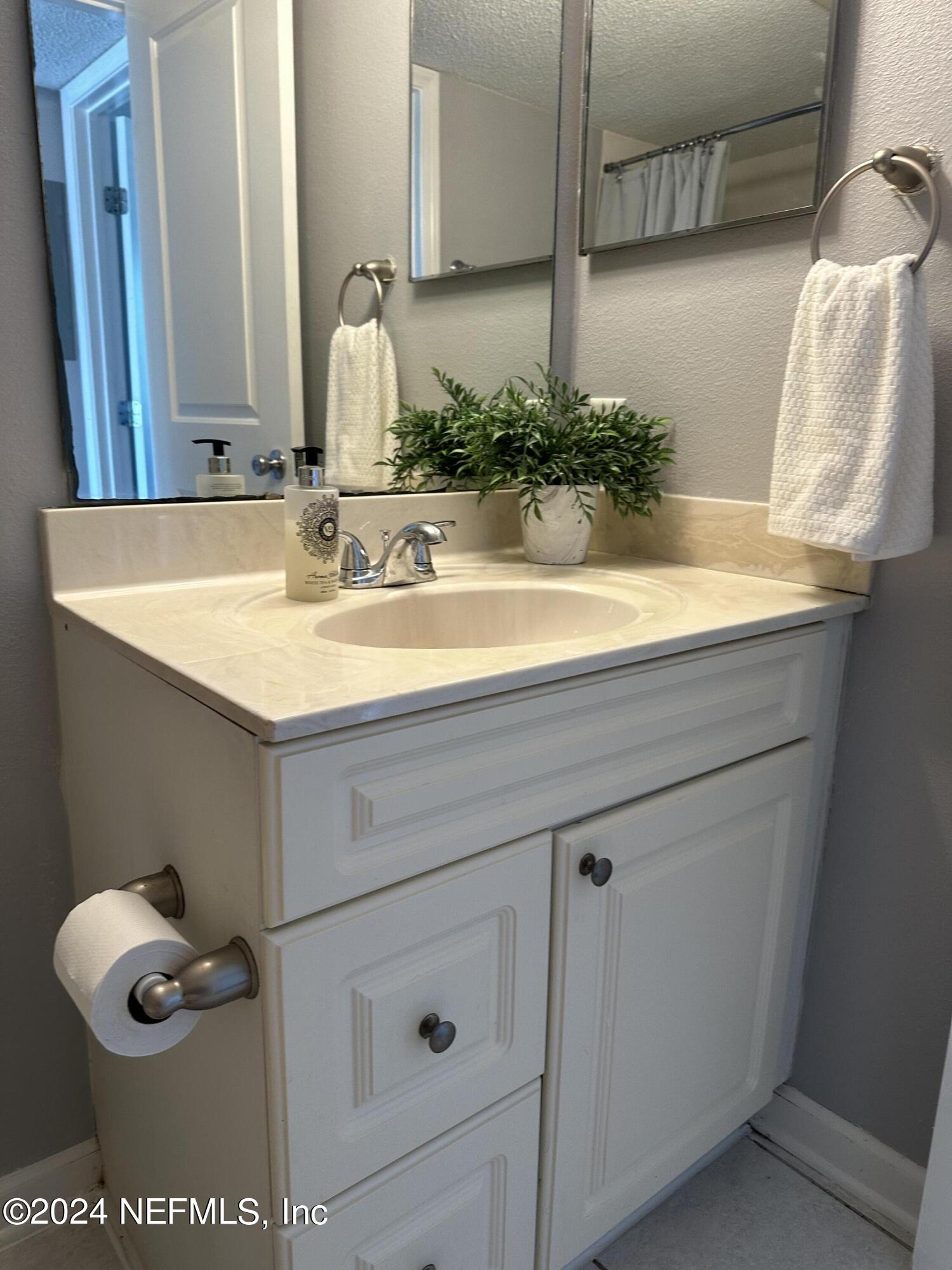 6646 LA MIRADA Drive E, 4