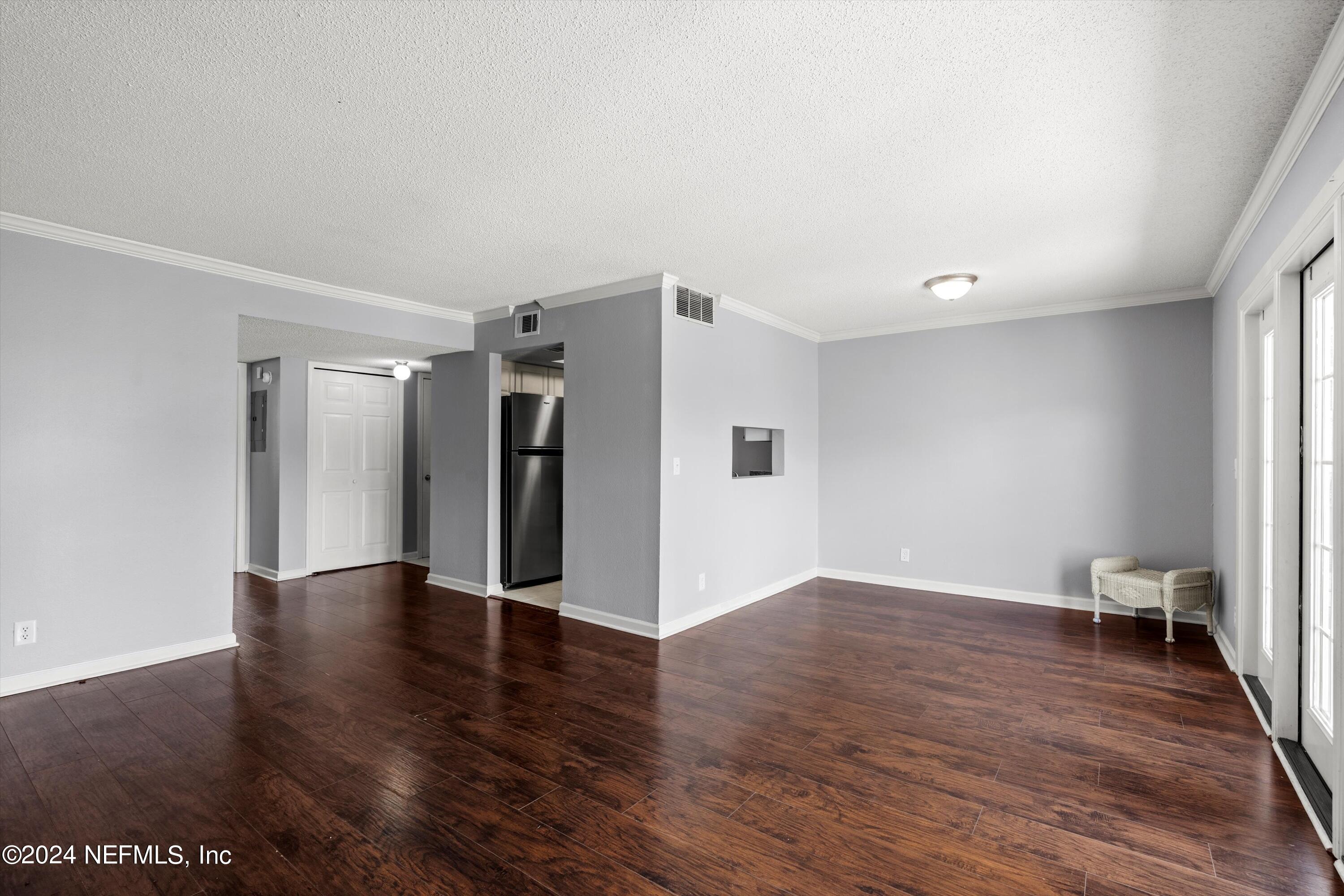 6646 LA MIRADA Drive E, 4