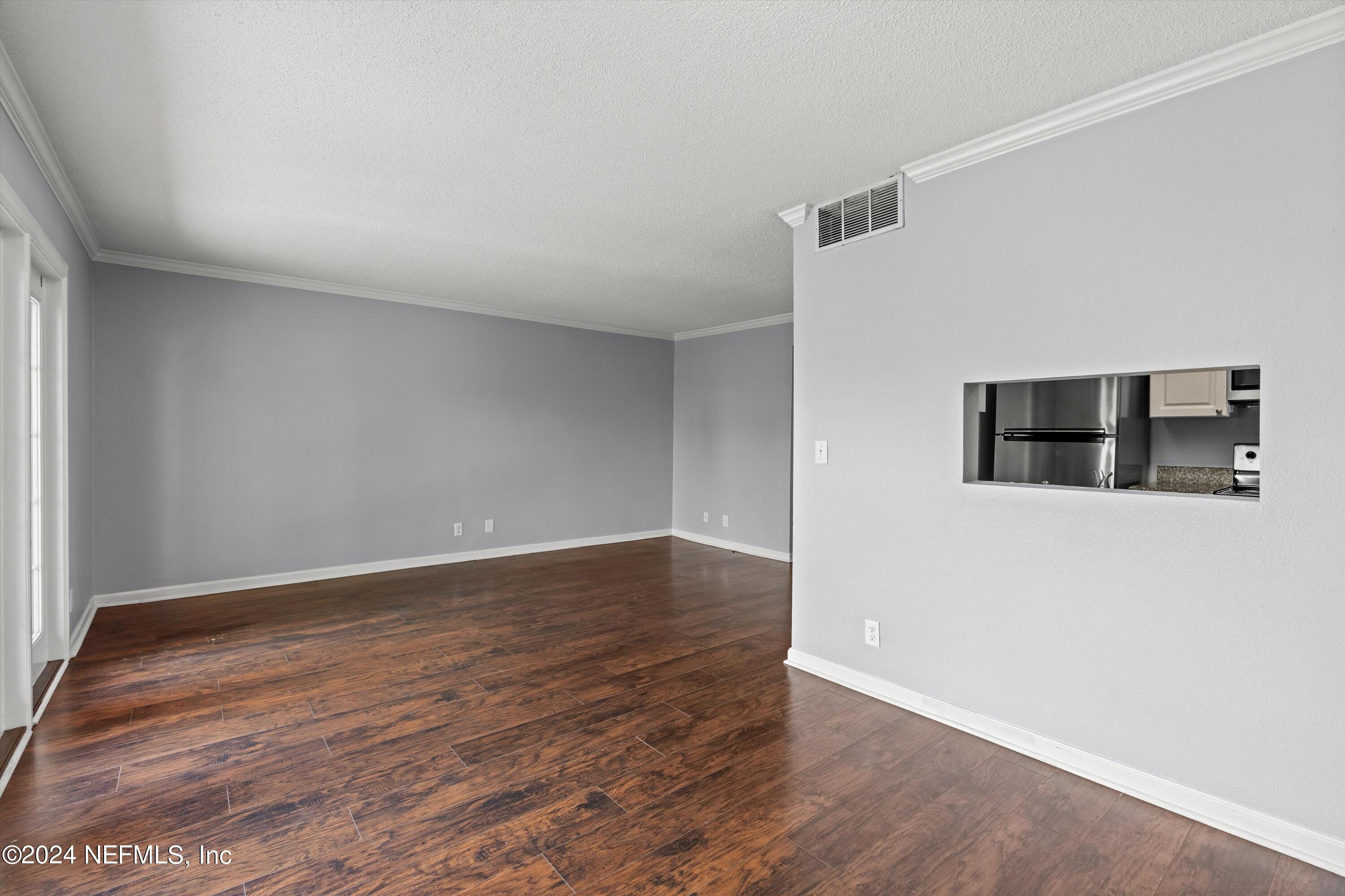 6646 LA MIRADA Drive E, 4