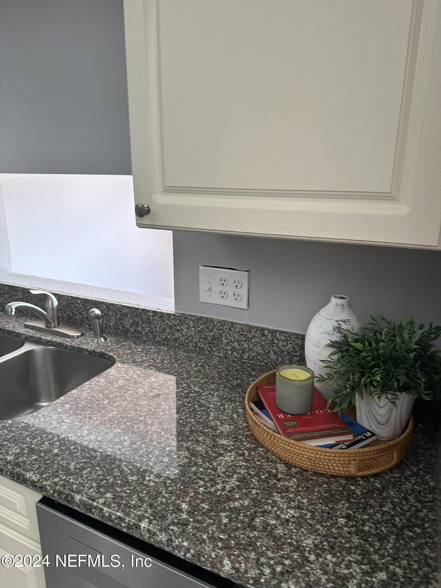 6646 LA MIRADA Drive E, 4