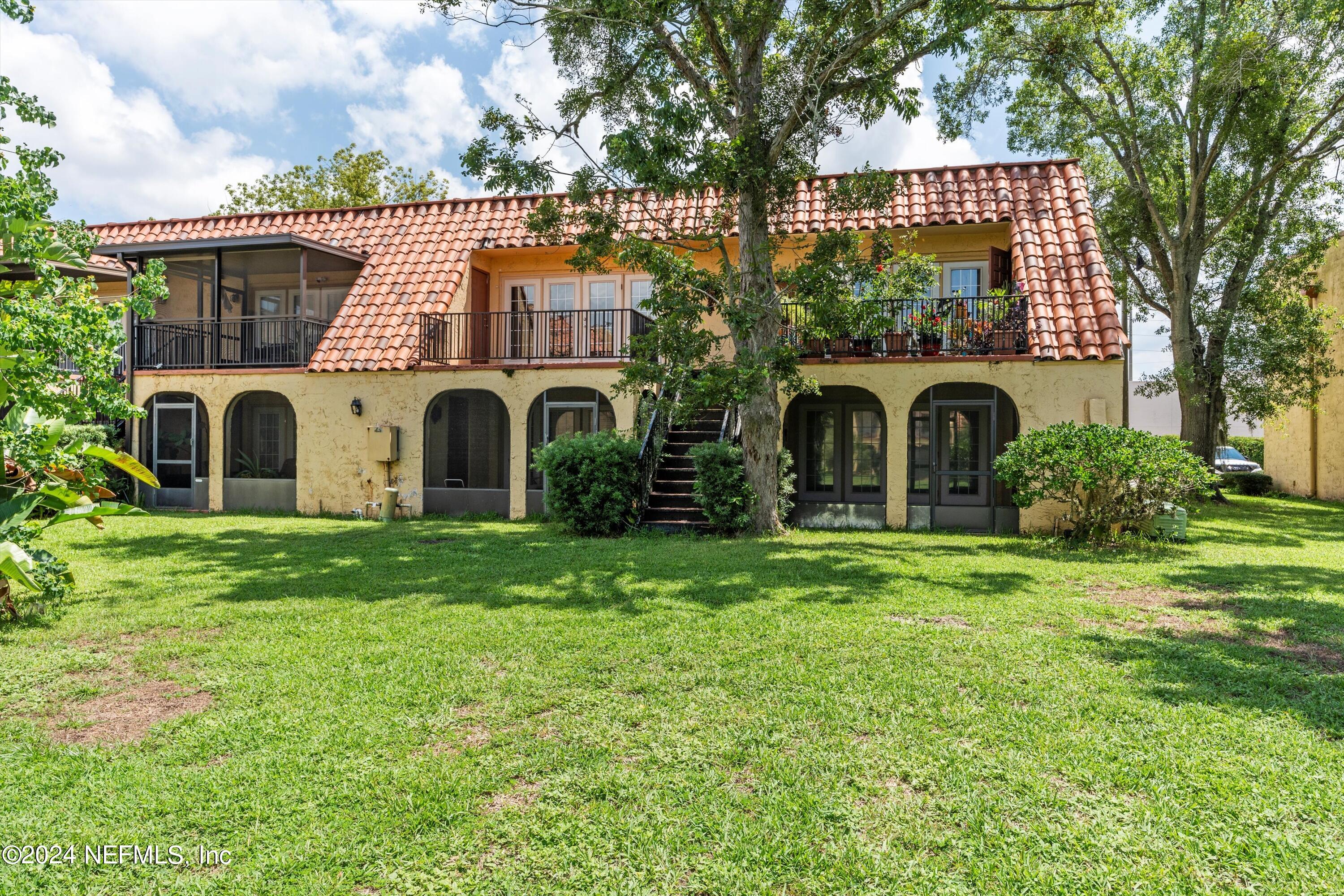 6646 LA MIRADA Drive E, 4