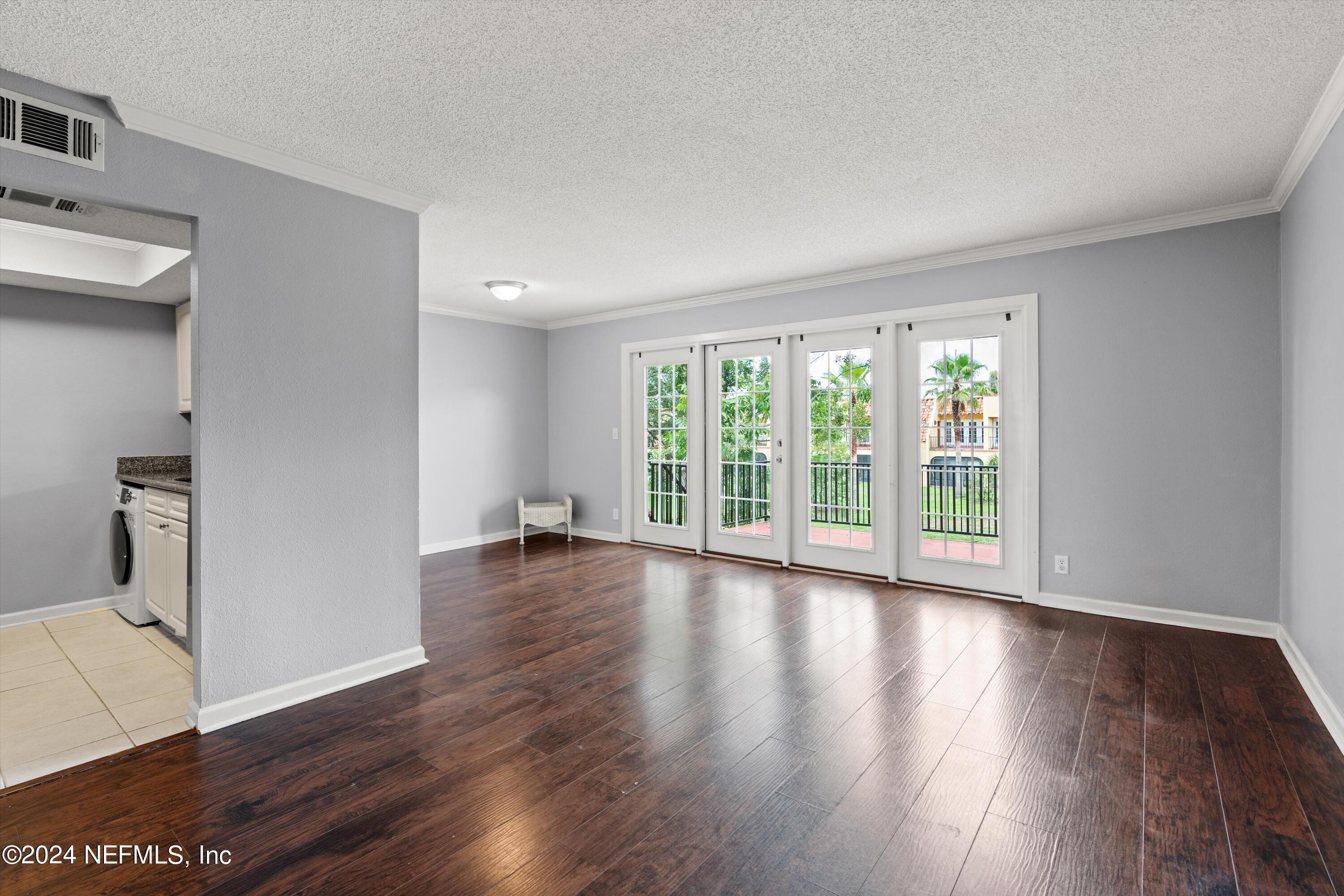 6646 LA MIRADA Drive E, 4