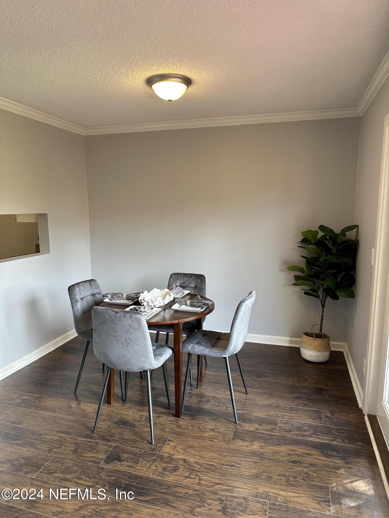 6646 LA MIRADA Drive E, 4