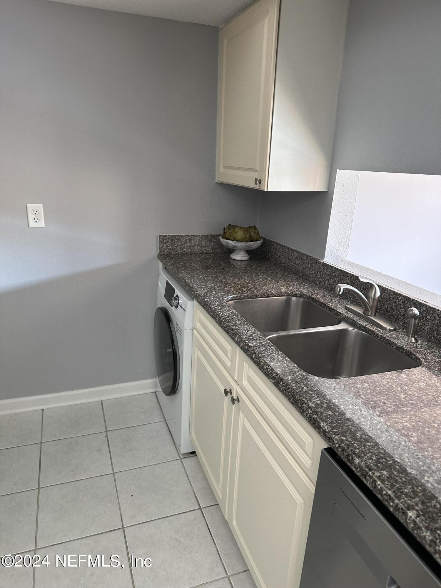 6646 LA MIRADA Drive E, 4