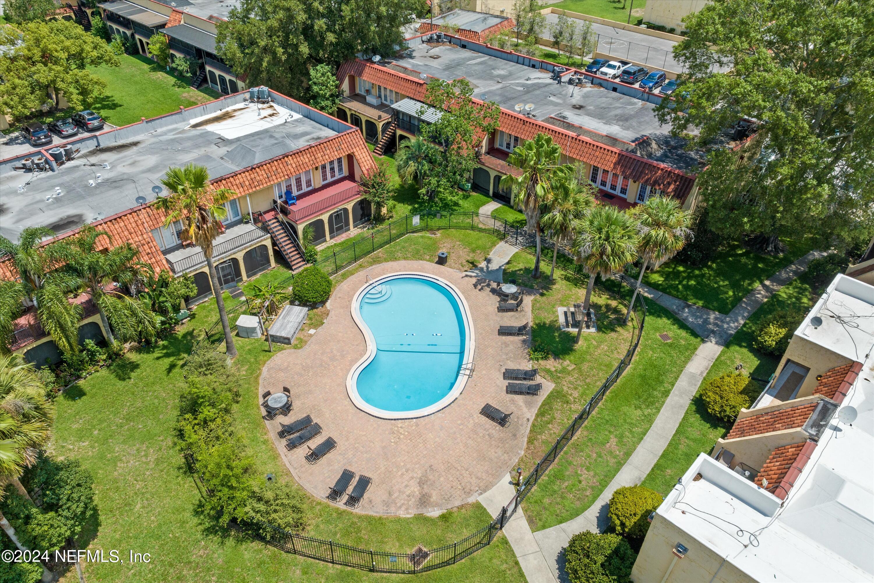 6646 LA MIRADA Drive E, 4