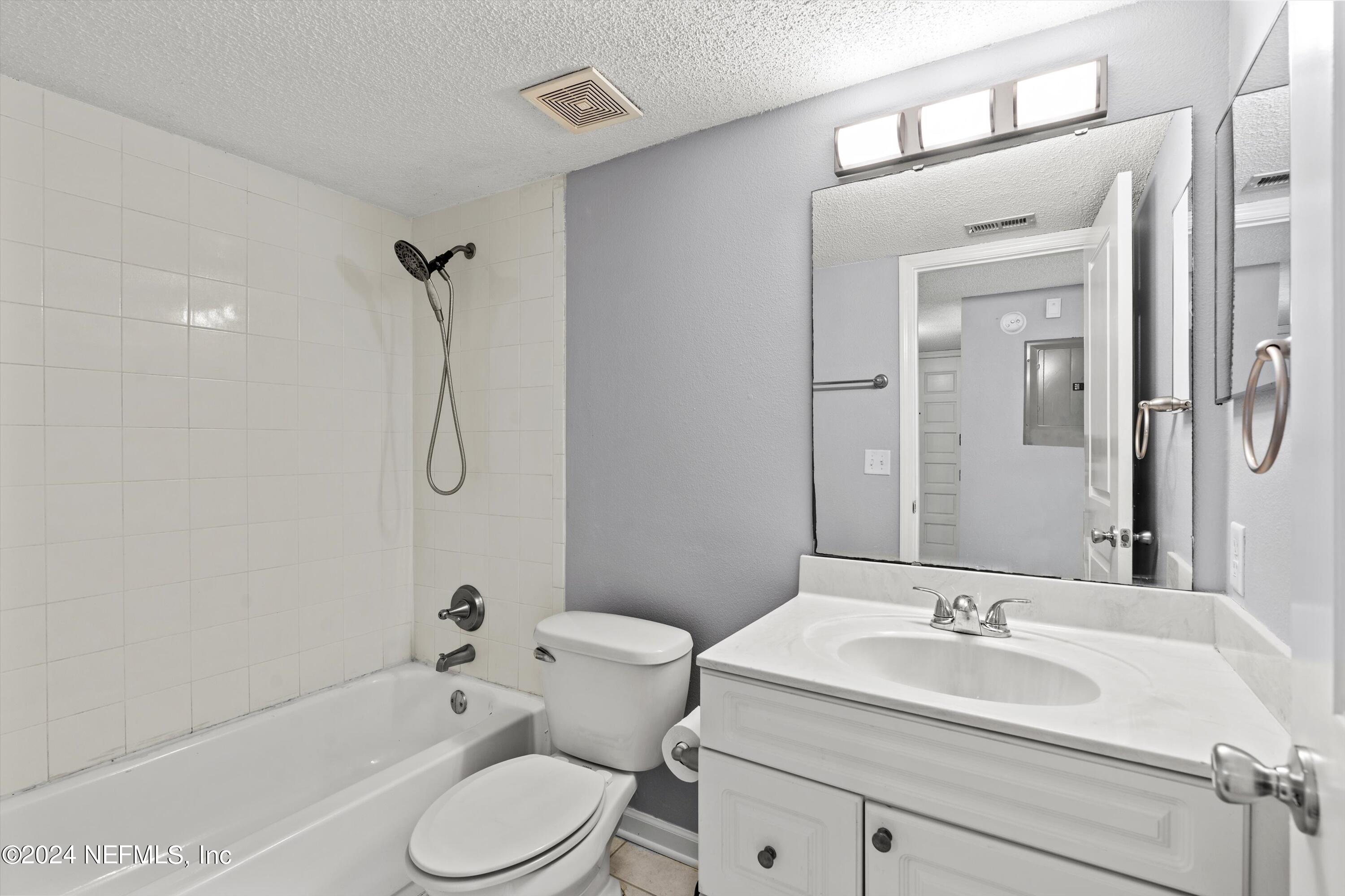 6646 LA MIRADA Drive E, 4