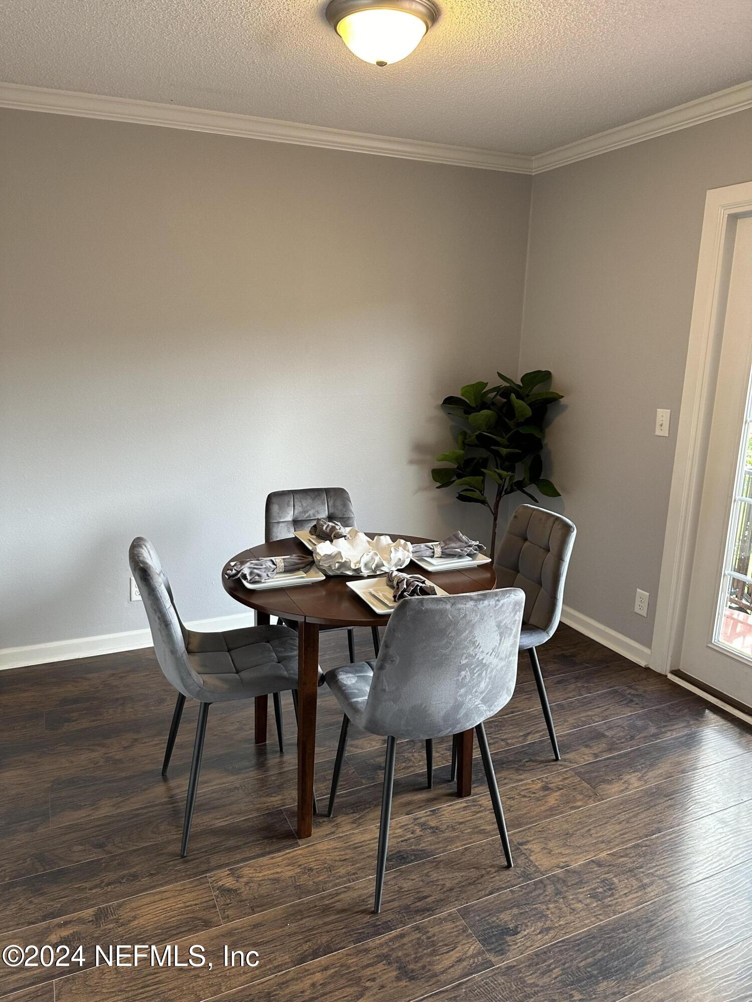 6646 LA MIRADA Drive E, 4