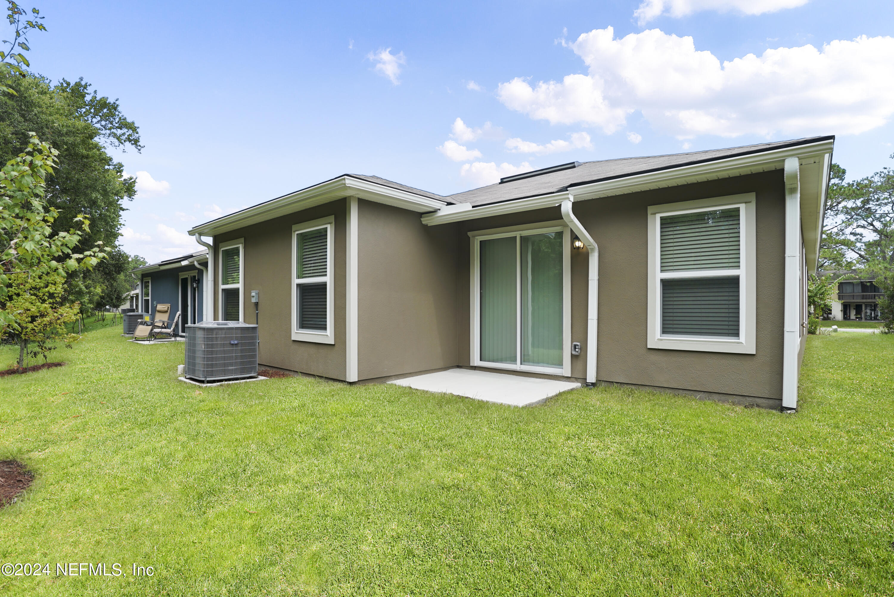 7862 MEADOW WALK Lane