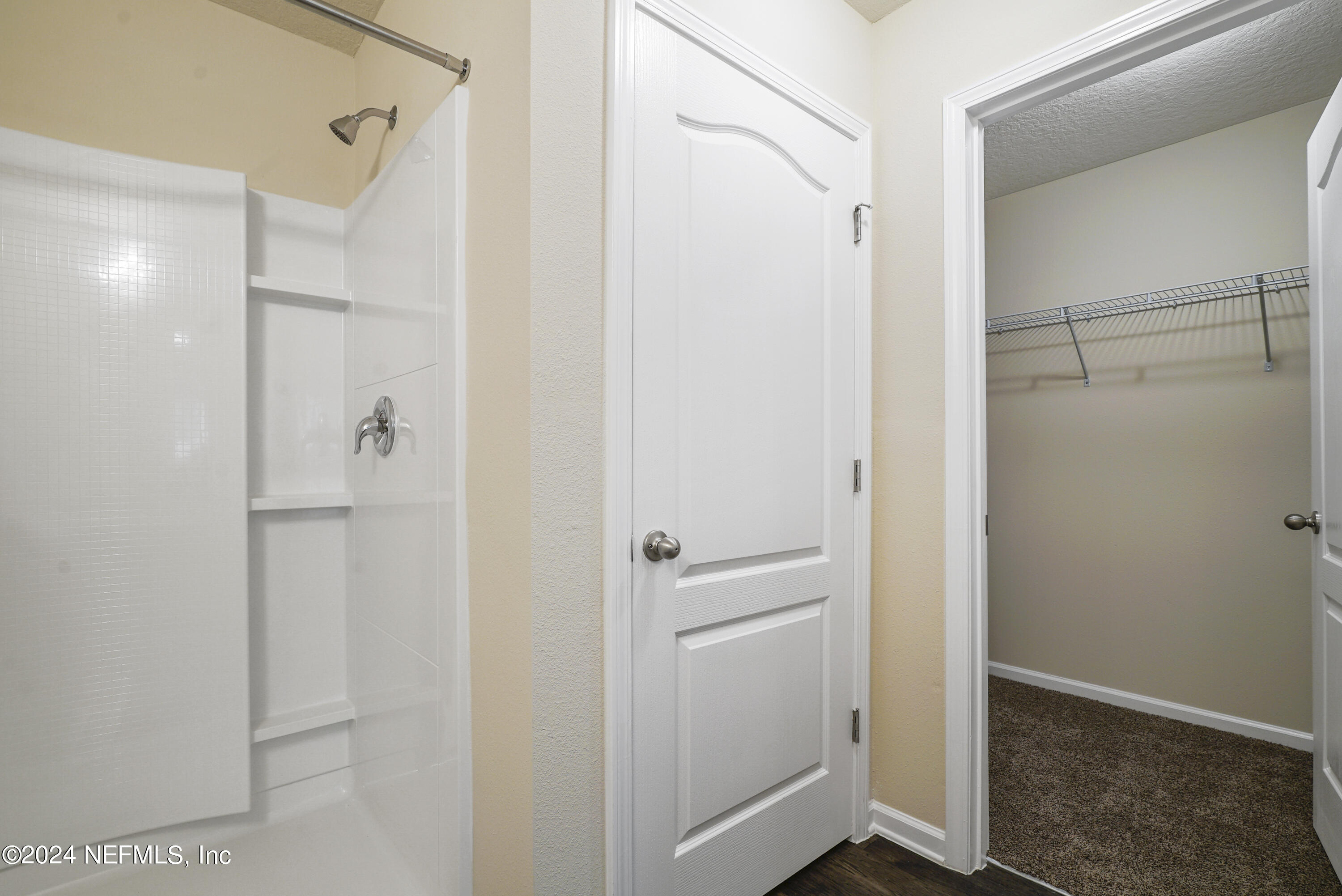 7862 MEADOW WALK Lane