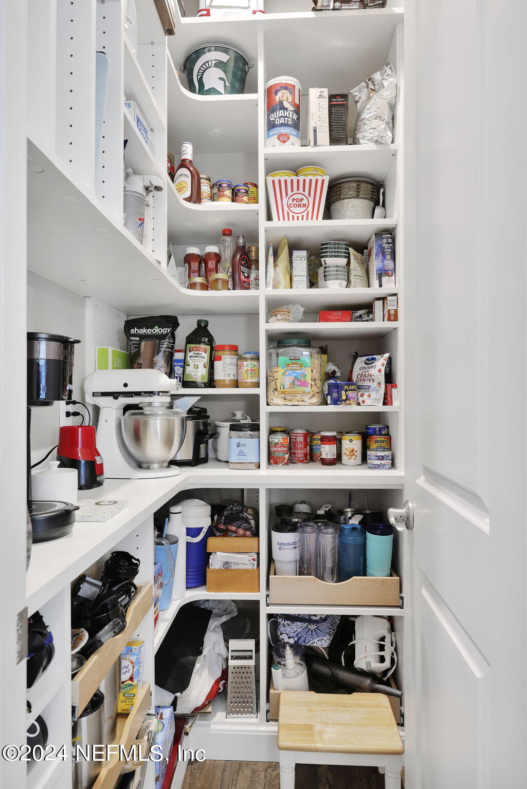 631 OXFORD ESTATES Way