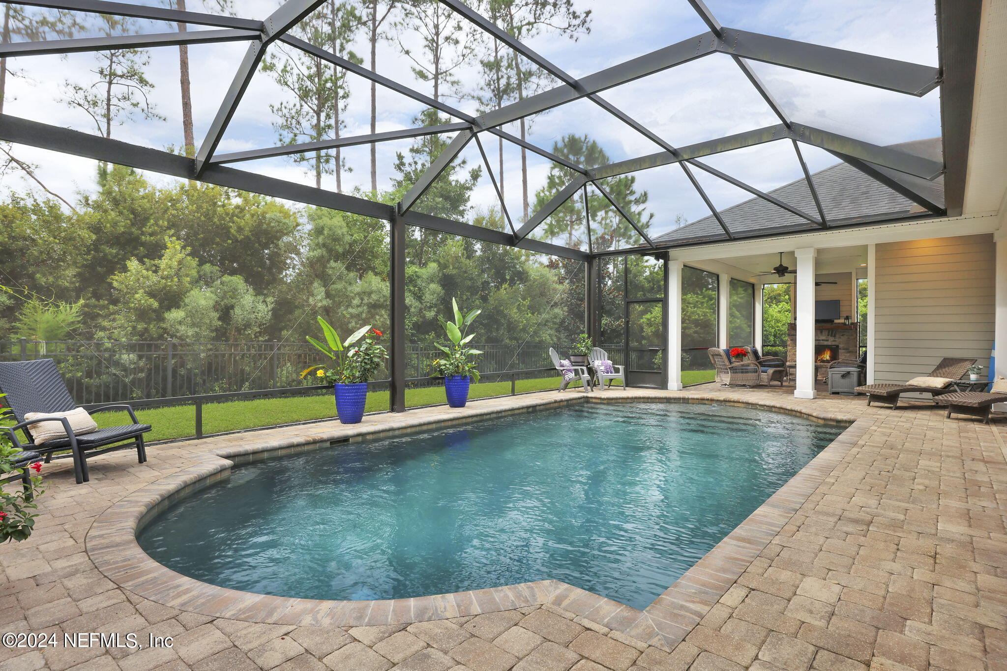 631 OXFORD ESTATES Way