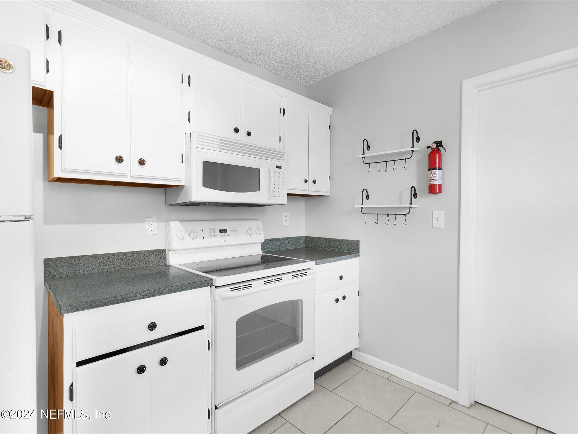 2902 DELLWOOD Avenue