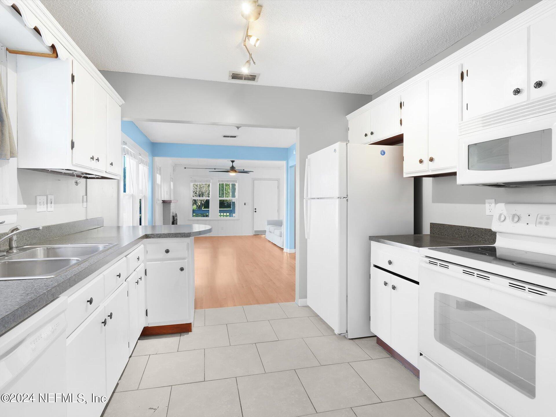 2902 DELLWOOD Avenue