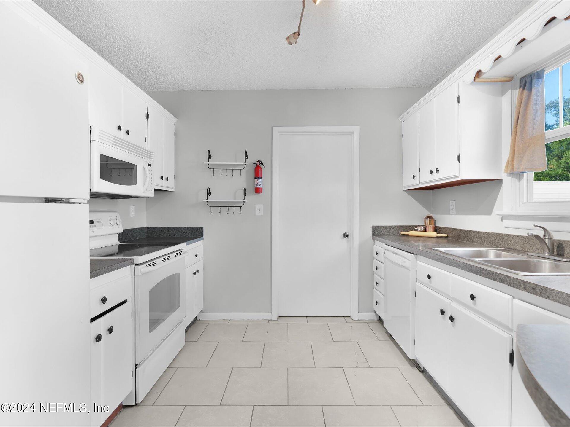 2902 DELLWOOD Avenue