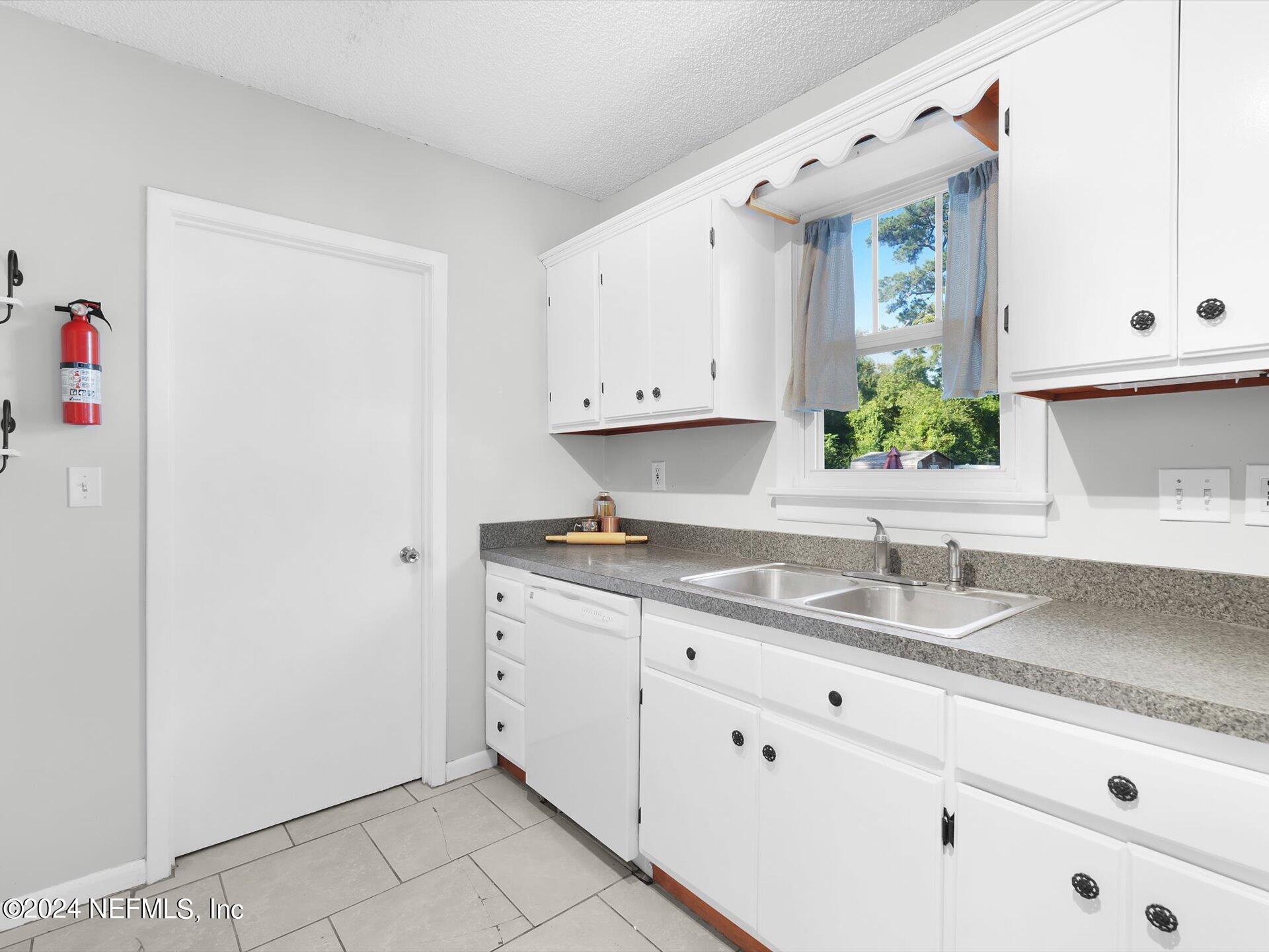 2902 DELLWOOD Avenue