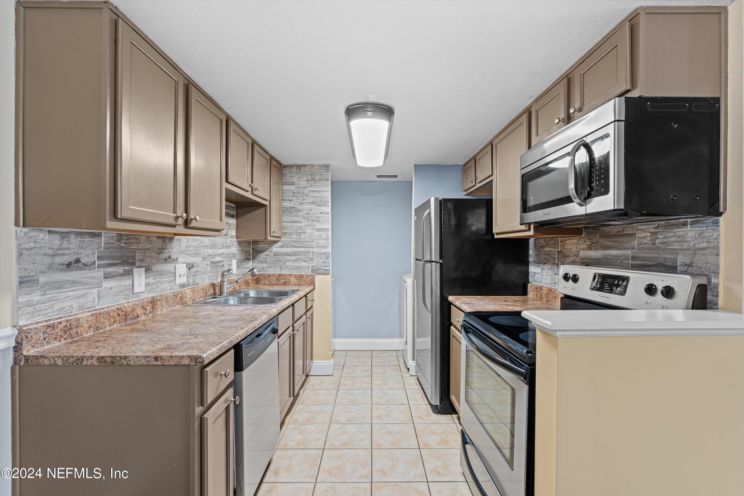 3737 LORETTO Road, 903