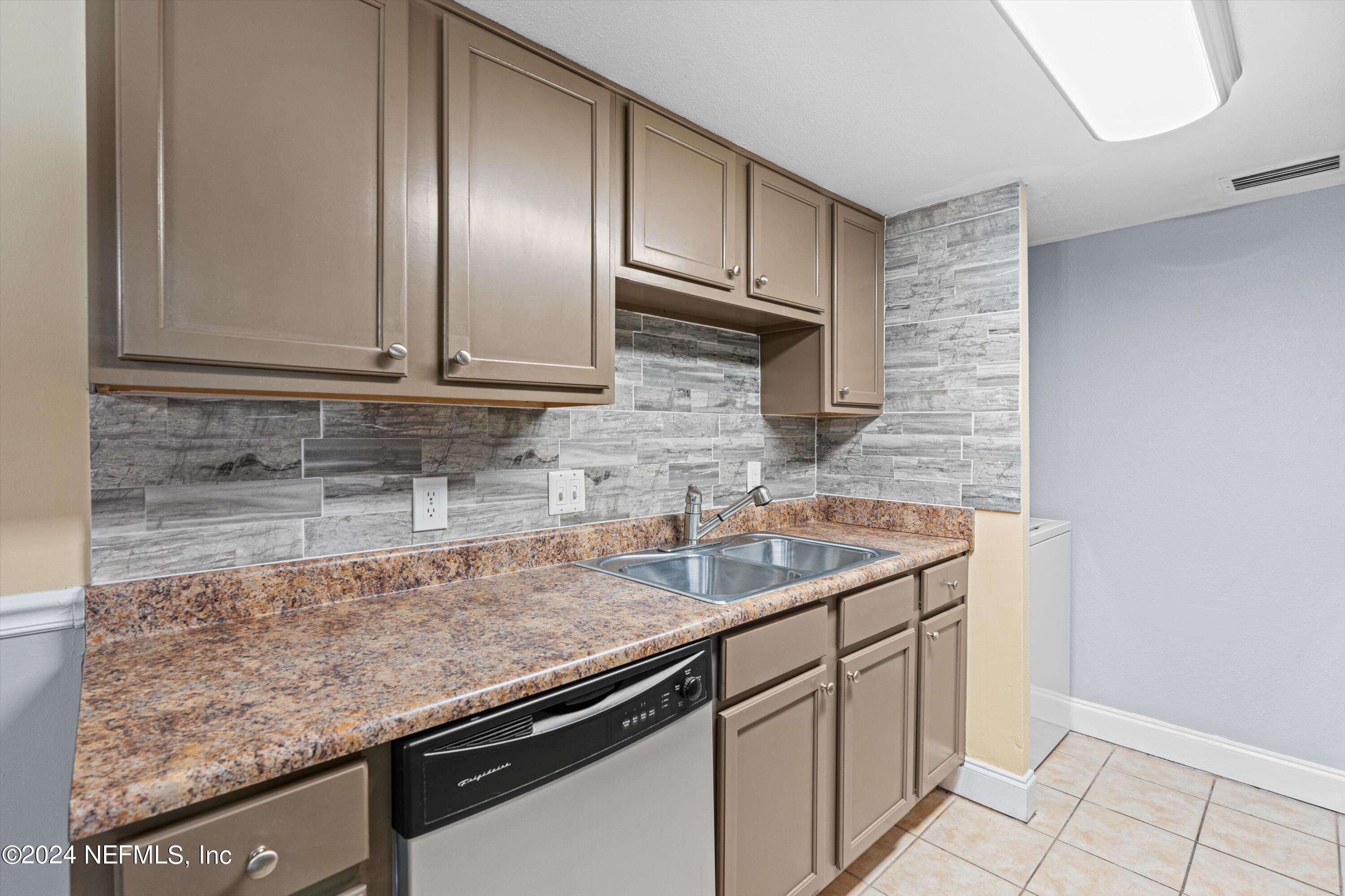 3737 LORETTO Road, 903