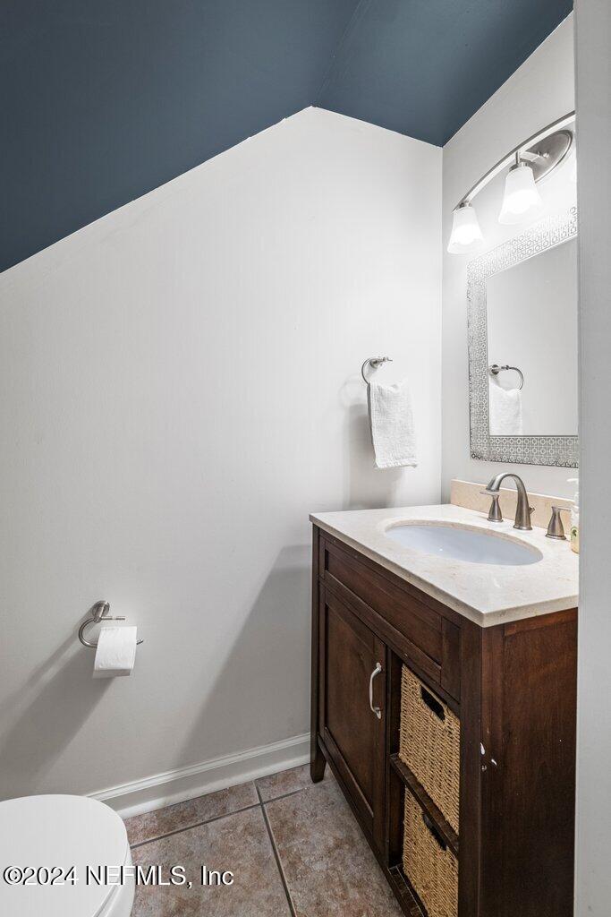 121 13TH Avenue S, B