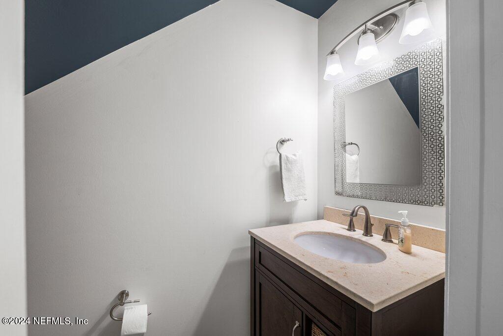 121 13TH Avenue S, B