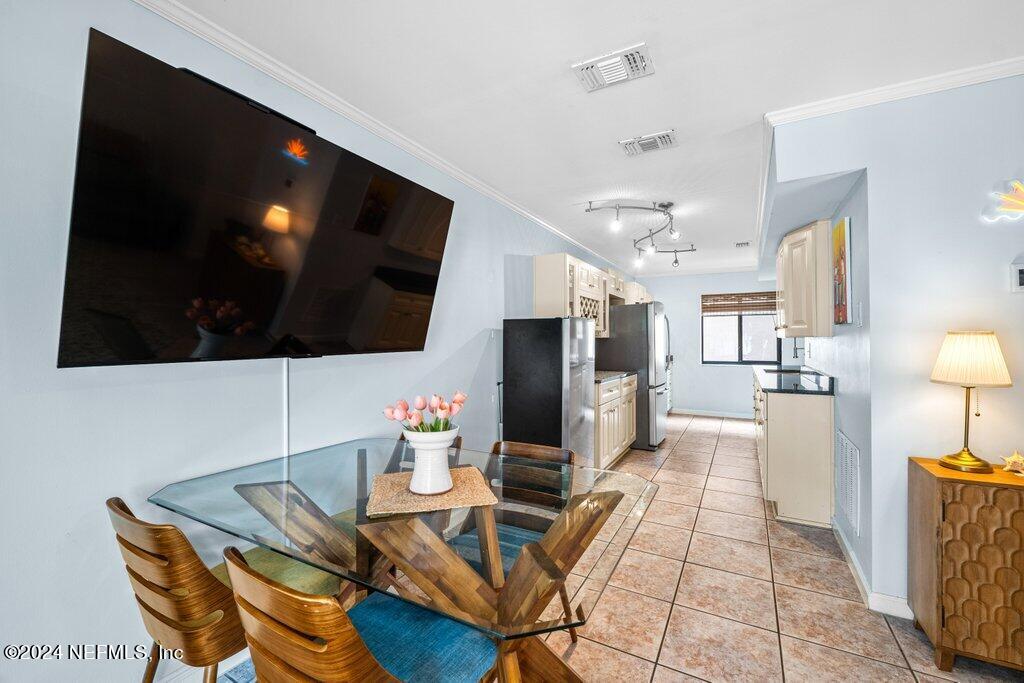 121 13TH Avenue S, B