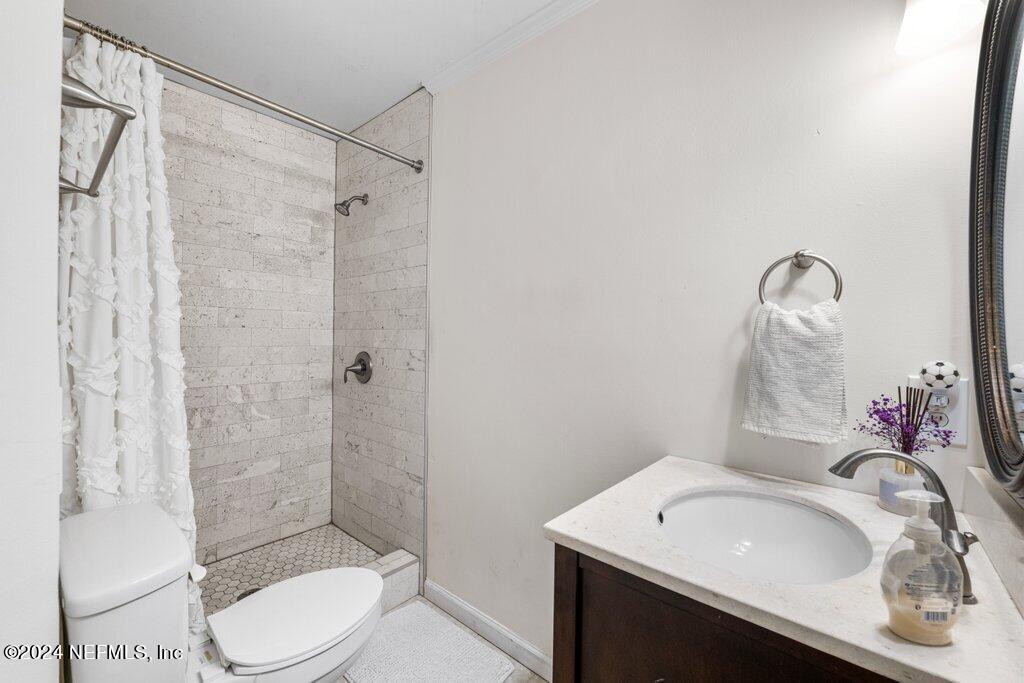 121 13TH Avenue S, B