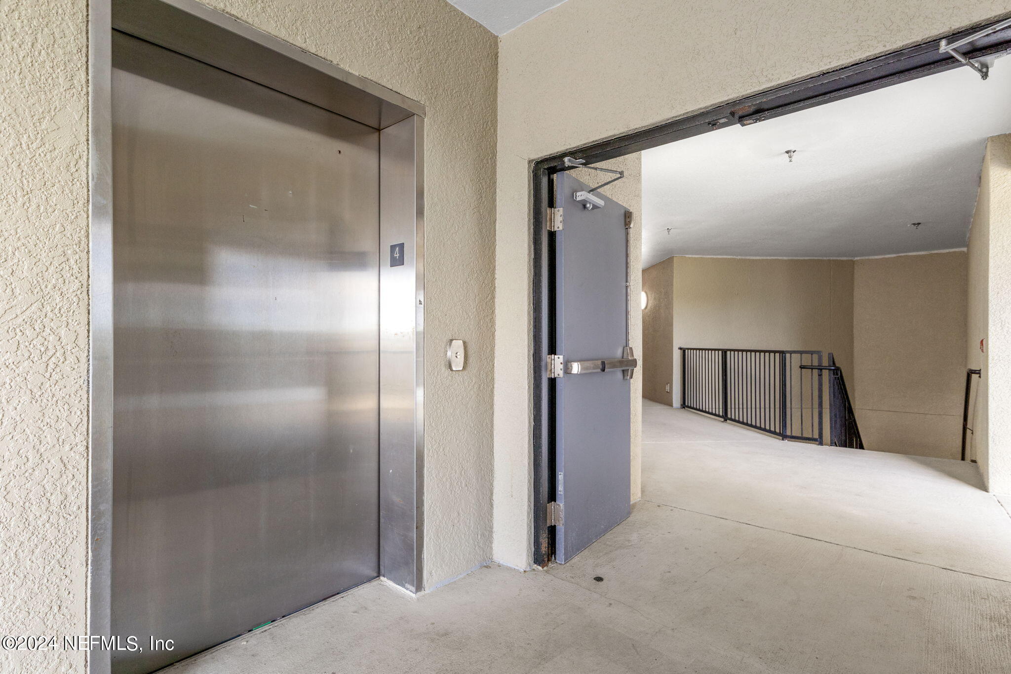 8290 GATE Parkway W, 168