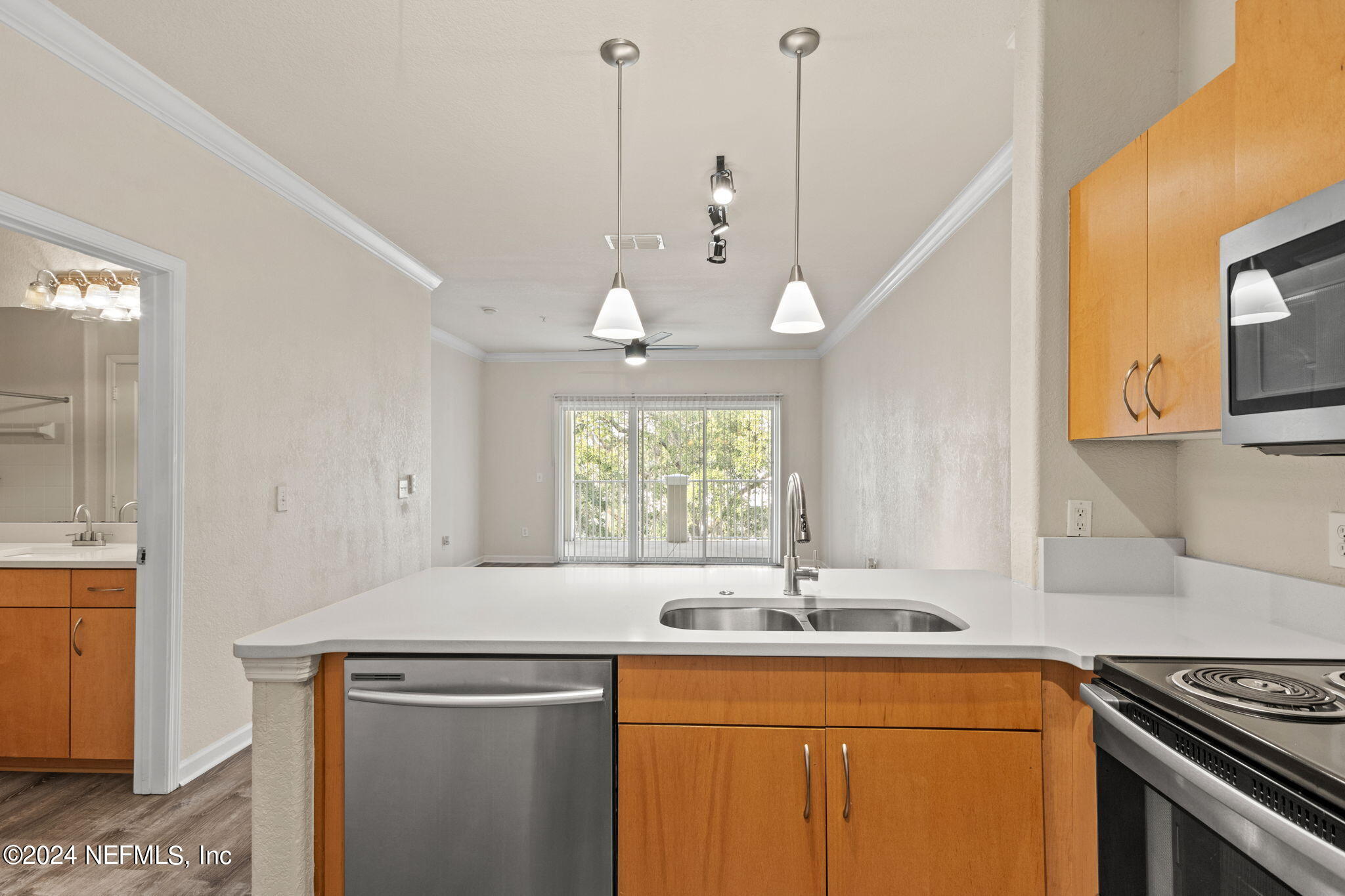 8290 GATE Parkway W, 168