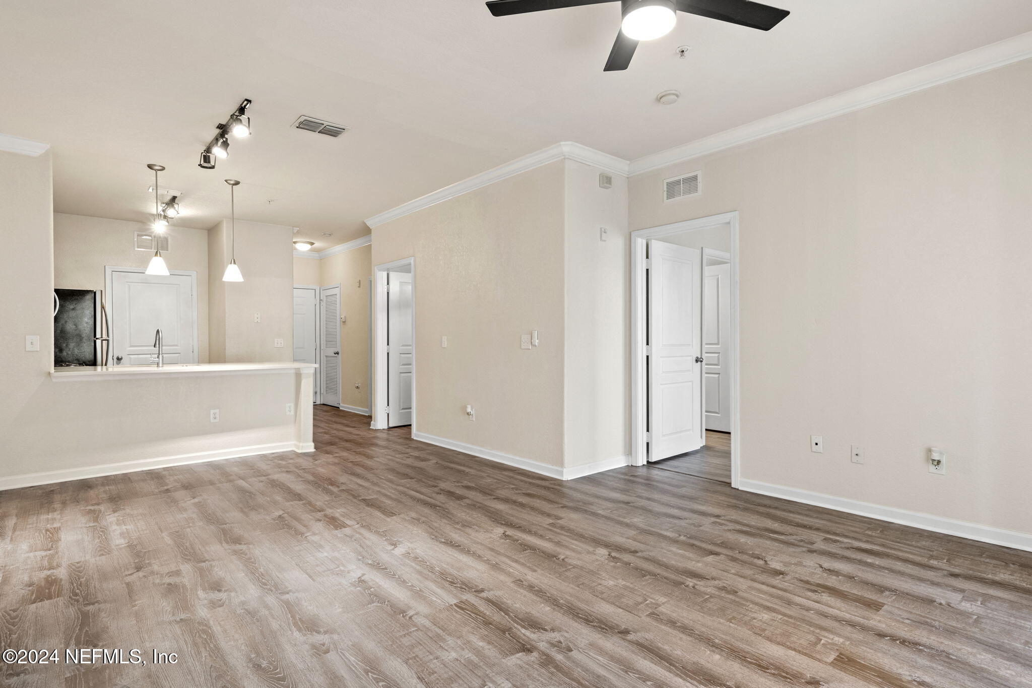 8290 GATE Parkway W, 168