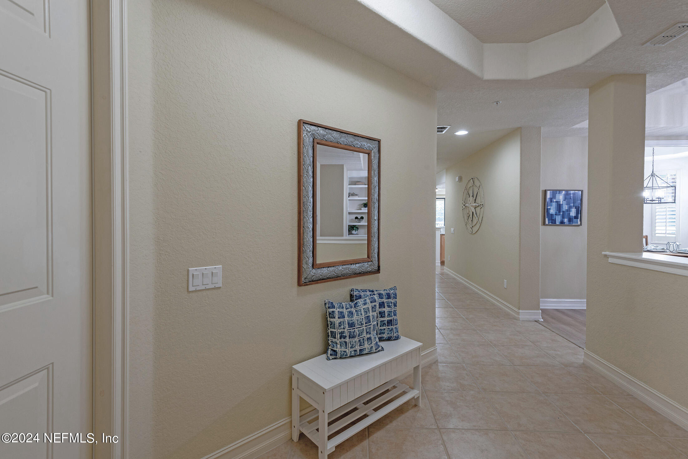 186 LATERRA LINKS Circle, 102