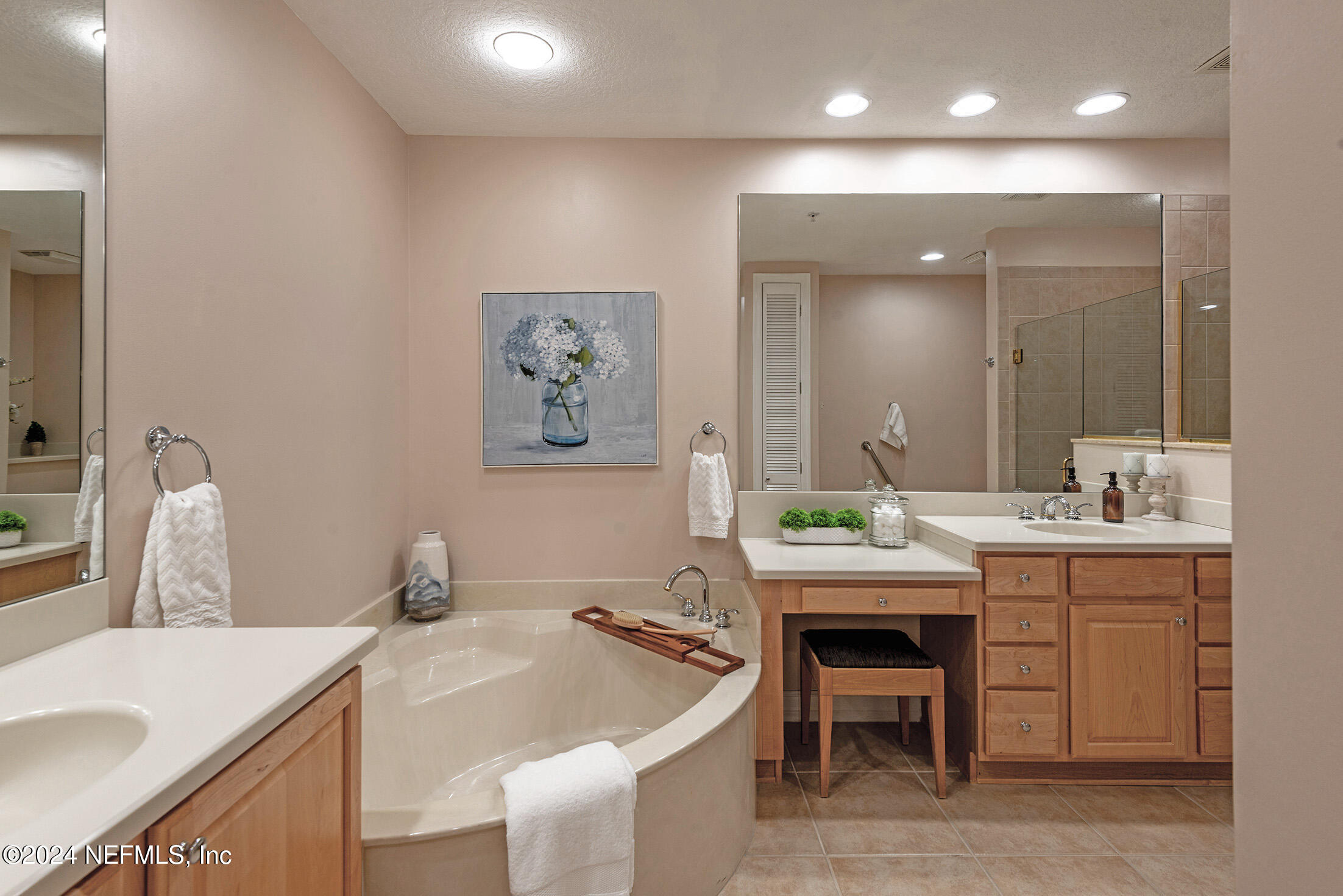 186 LATERRA LINKS Circle, 102