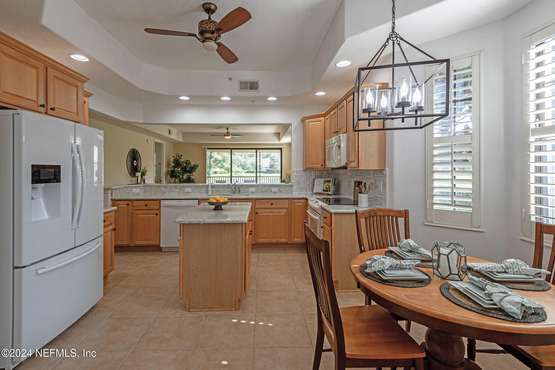 186 LATERRA LINKS Circle, 102