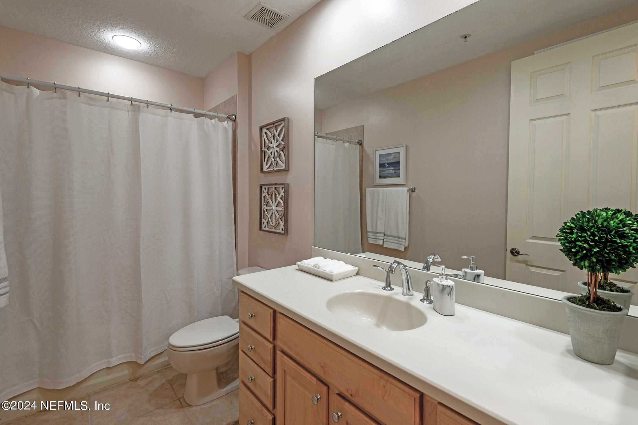 186 LATERRA LINKS Circle, 102