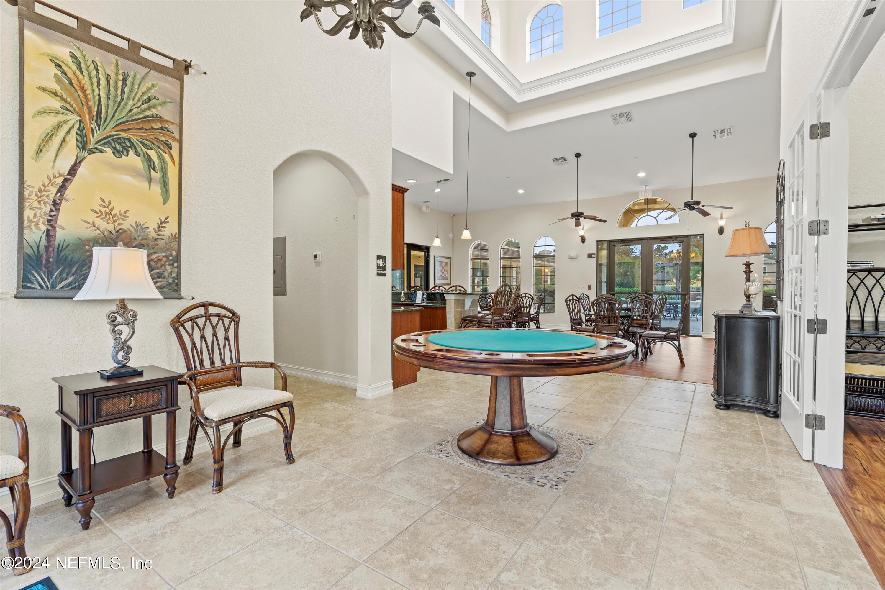 186 LATERRA LINKS Circle, 102